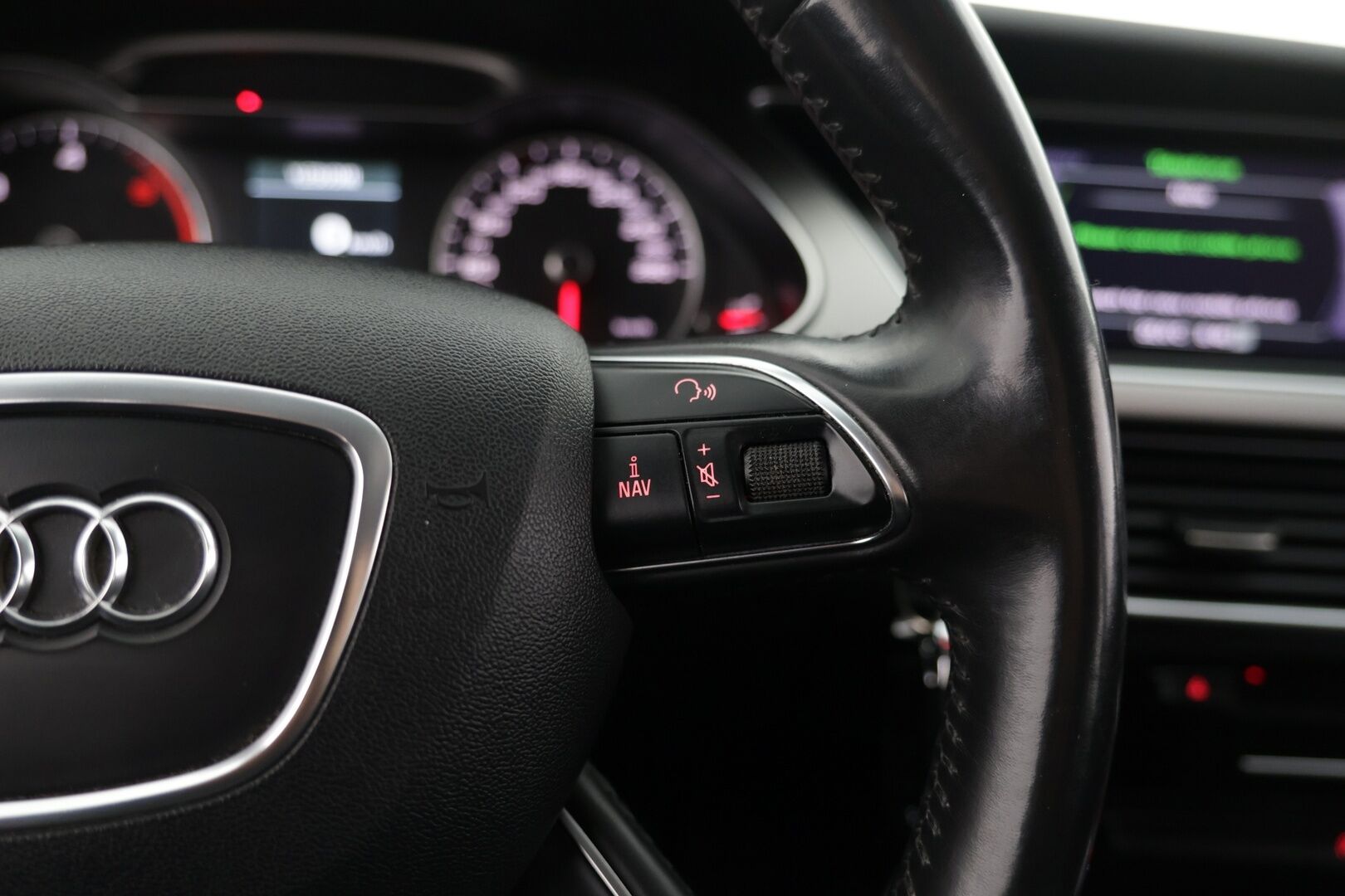 Audi A4 2013 Avant Business 2,0 TDI 130 kW multitronic / Vakkari / Kahdet renkaat / Ei ad-blueta - *YritysOutlet - Myydään vain yrityksille*