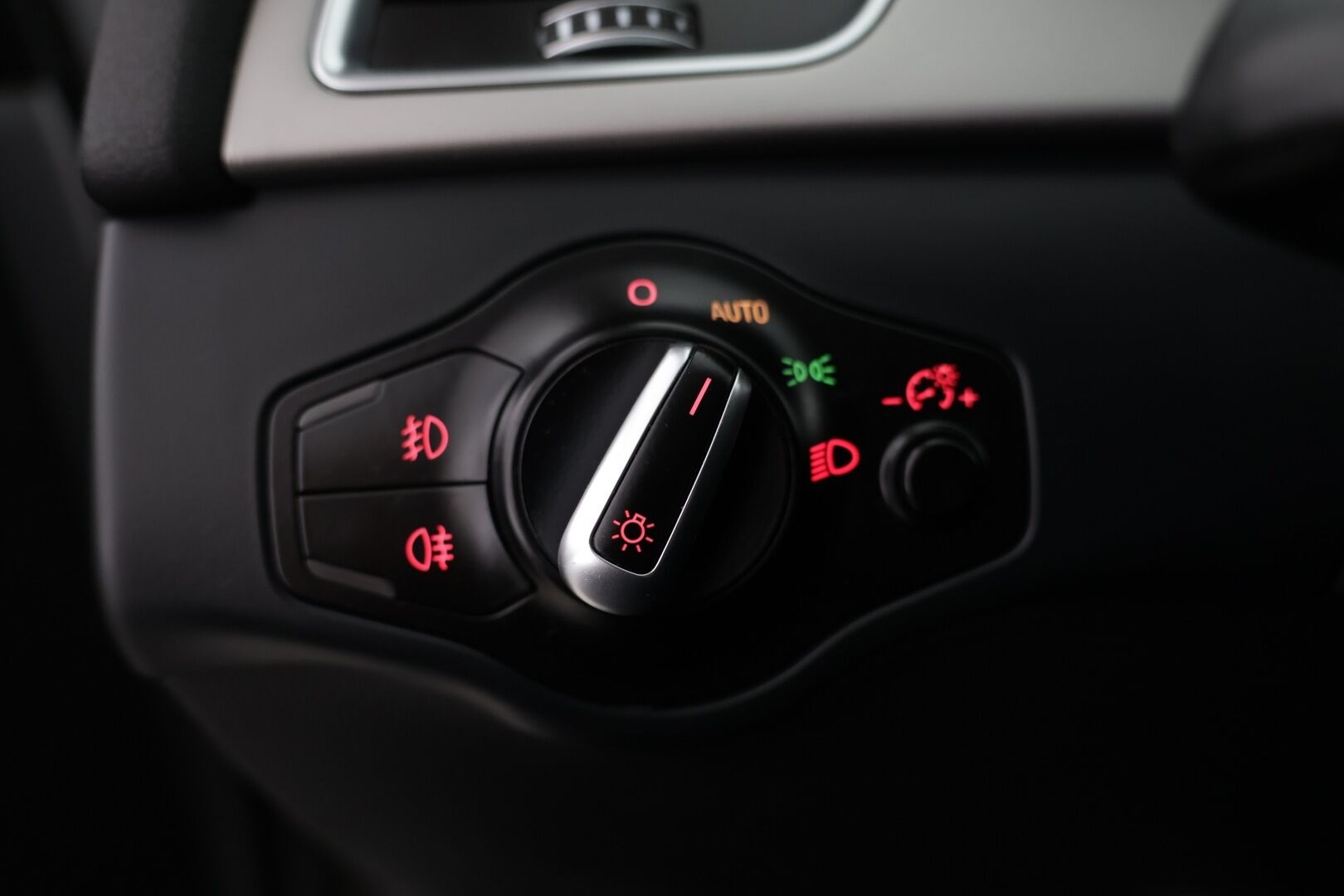 Audi A4 2013 Avant Business 2,0 TDI 130 kW multitronic / Vakkari / Kahdet renkaat / Ei ad-blueta - *YritysOutlet - Myydään vain yrityksille*