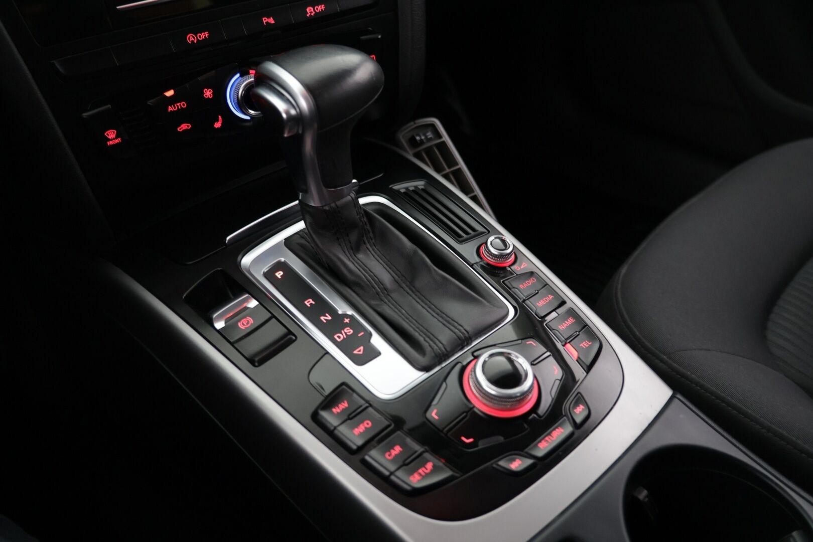 Audi A4 2013 Avant Business 2,0 TDI 130 kW multitronic / Vakkari / Kahdet renkaat / Ei ad-blueta - *YritysOutlet - Myydään vain yrityksille*