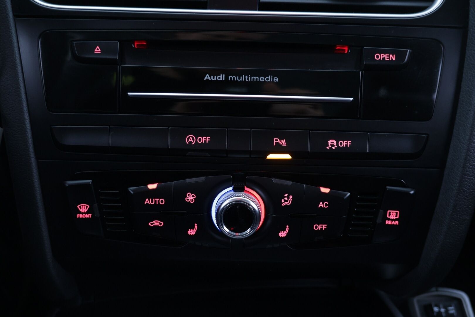 Audi A4 2013 Avant Business 2,0 TDI 130 kW multitronic / Vakkari / Kahdet renkaat / Ei ad-blueta - *YritysOutlet - Myydään vain yrityksille*