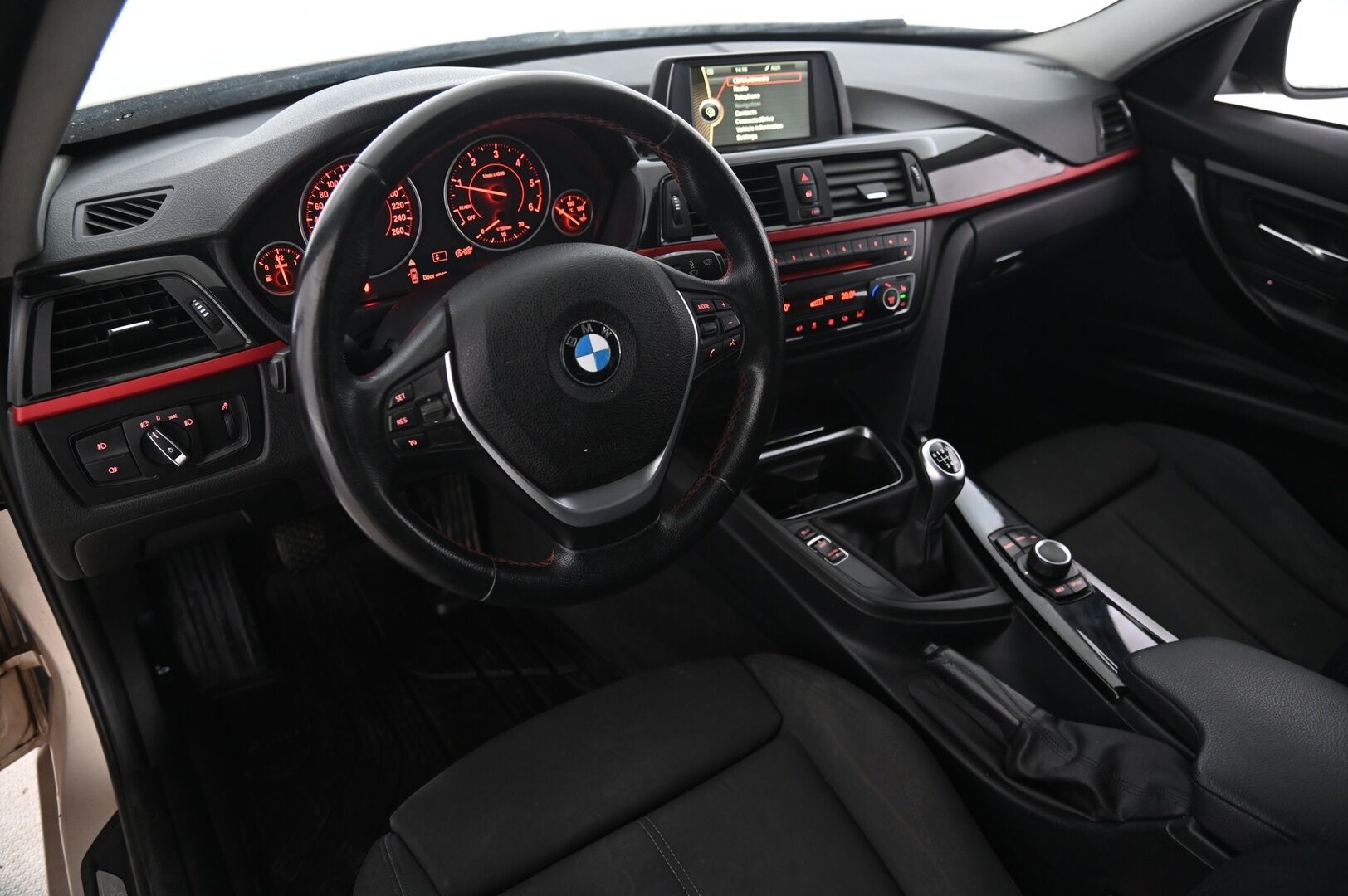 BMW 318 2014 F31*Myydään Huutokaupat.com*