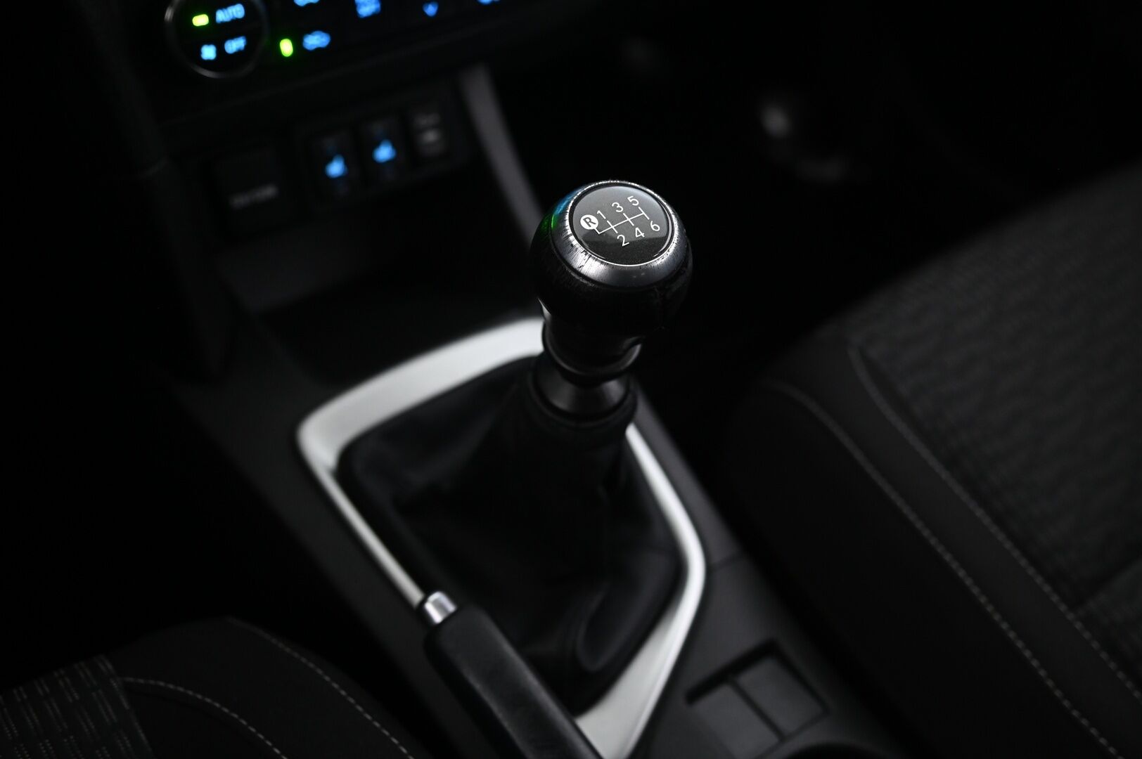 Toyota Auris 2015 Touring Sports 1,6 Valvematic Active Edition - Valvematic uusittu! | 2.om | Suomi-auto | Lohkolämmitin | Vakkari | P*kamera