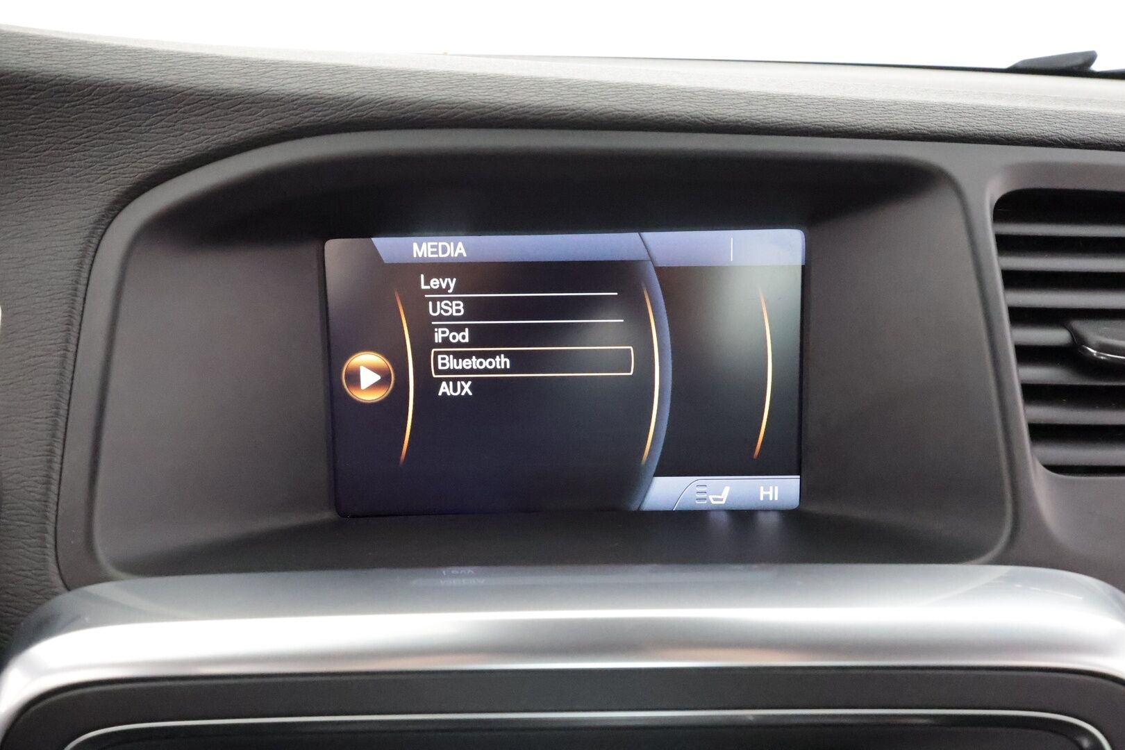 Volvo S60 2014 T3 R-Design aut * Facelift / Adapt.vakkari / Sporttipenkit / Xenon / Bluetooth / Kaistavahti / P.tutkat * - Suomi-auto / Hyvin huollettu / Kahdet renkaat - HULLU BLACKWEEK KORKOTARJOUS 2,49%