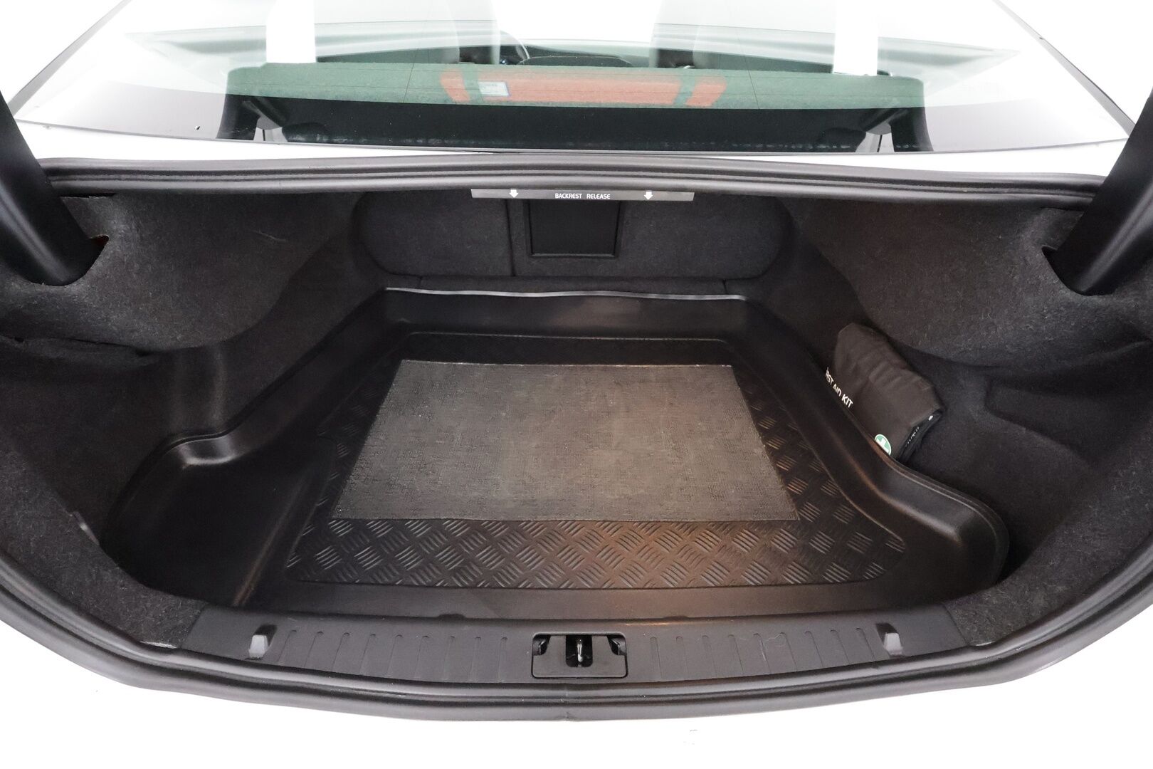 Volvo S60 2014 T3 R-Design aut * Facelift / Adapt.vakkari / Sporttipenkit / Xenon / Bluetooth / Kaistavahti / P.tutkat * - Suomi-auto / Hyvin huollettu / Kahdet renkaat - HULLU BLACKWEEK KORKOTARJOUS 2,49%