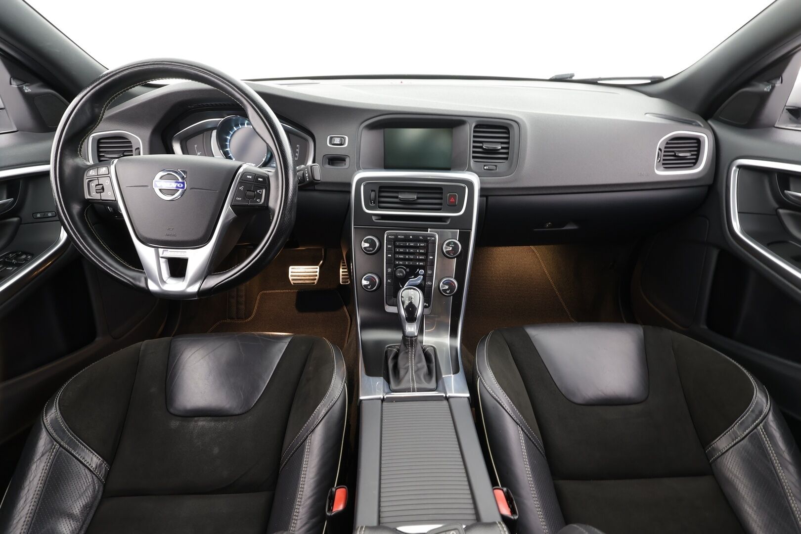 Volvo S60 2014 T3 R-Design aut * Facelift / Adapt.vakkari / Sporttipenkit / Xenon / Bluetooth / Kaistavahti / P.tutkat * - Suomi-auto / Hyvin huollettu / Kahdet renkaat - HULLU BLACKWEEK KORKOTARJOUS 2,49%