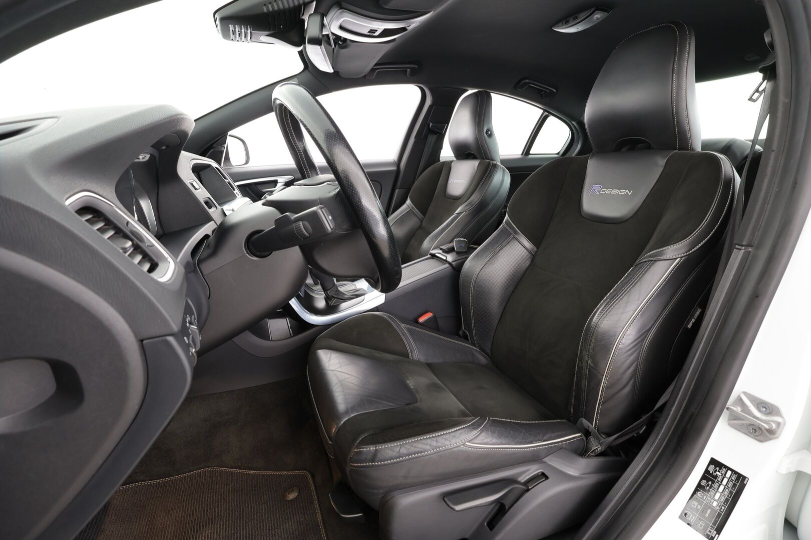 Volvo S60 2014 T3 R-Design aut * Facelift / Adapt.vakkari / Sporttipenkit / Xenon / Bluetooth / Kaistavahti / P.tutkat * - Suomi-auto / Hyvin huollettu / Kahdet renkaat - HULLU BLACKWEEK KORKOTARJOUS 2,49%