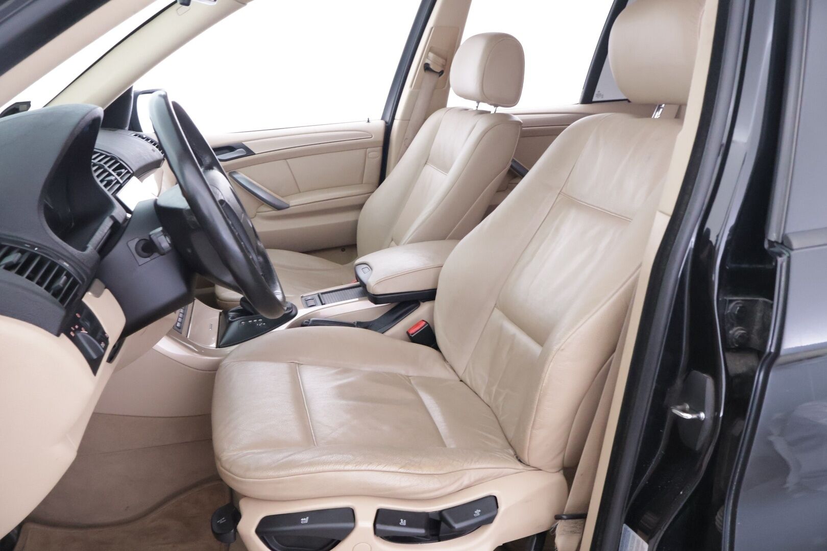 BMW X5 2006 3,0iA E53 SAV *Koukku / Vaaleat nahat / Myydään Huutokaupat.com*