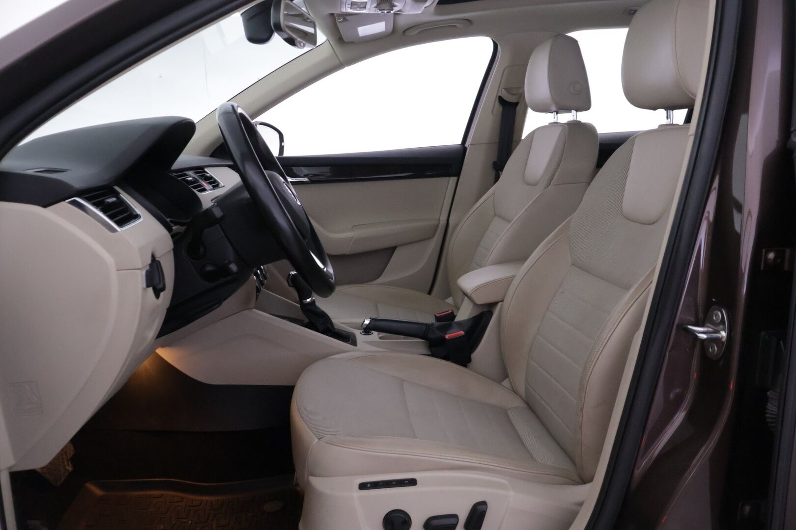 Skoda Octavia 2014 Combi 1,8 TSI 4x4 Elegance DSG Autom. - *Suomi-auto | ACC | PA-käyt. lisälämmitin kytkimellä | Panorama | Sähk. kuljettajanistuin muistilla | Vetokoukku | Sähk. takaluukku | 2x renkaat & Vanteet*