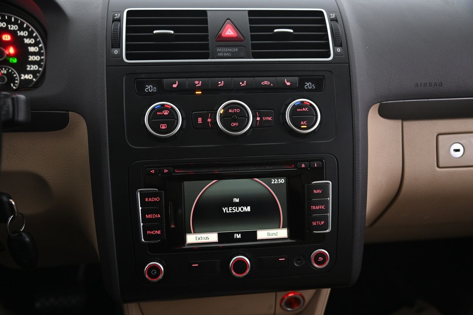 Volkswagen Touran 2014 Comfortline 1,4 TSI 103 kW (140 hv) DSG-automaatti - *Myydään Huutokaupat.com*