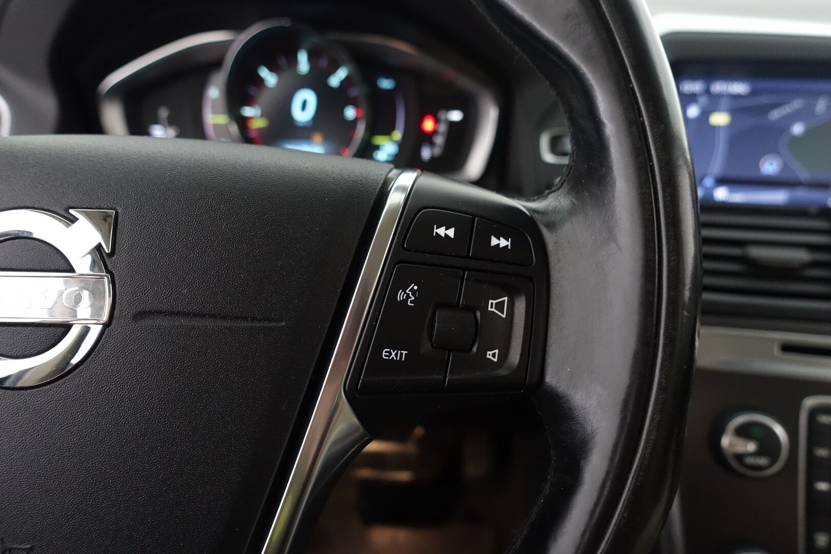 Volvo XC60 2014 D4 AWD Business Summum aut YritysOutlet - Myydään vain yrityksille! - | Facelift | Webasto | Koukku | Muistipenkit | Digimittari | Navi | City Safety | Tutkat | Kysy lisää