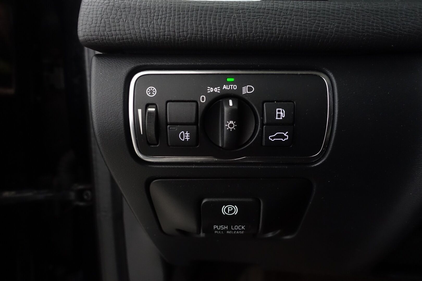 Volvo XC60 2014 D4 AWD Business Summum aut YritysOutlet - Myydään vain yrityksille! - | Facelift | Webasto | Koukku | Muistipenkit | Digimittari | Navi | City Safety | Tutkat | Kysy lisää
