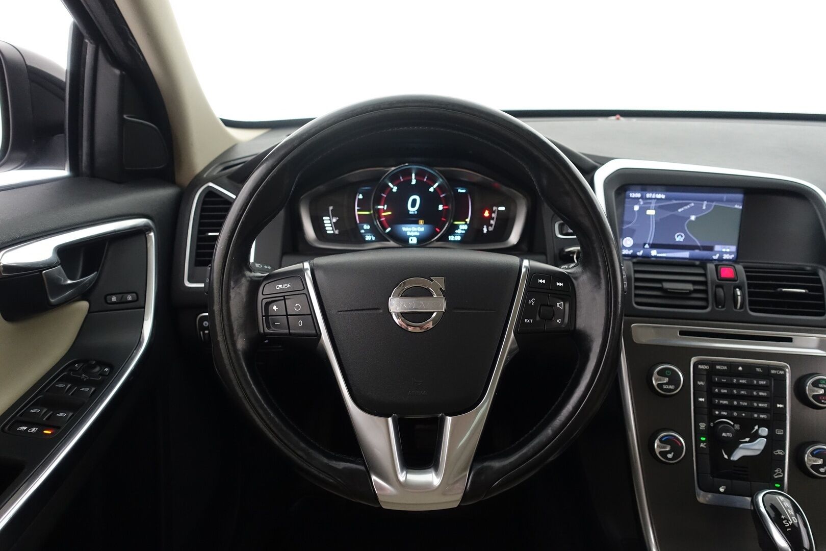 Volvo XC60 2014 D4 AWD Business Summum aut YritysOutlet - Myydään vain yrityksille! - | Facelift | Webasto | Koukku | Muistipenkit | Digimittari | Navi | City Safety | Tutkat | Kysy lisää