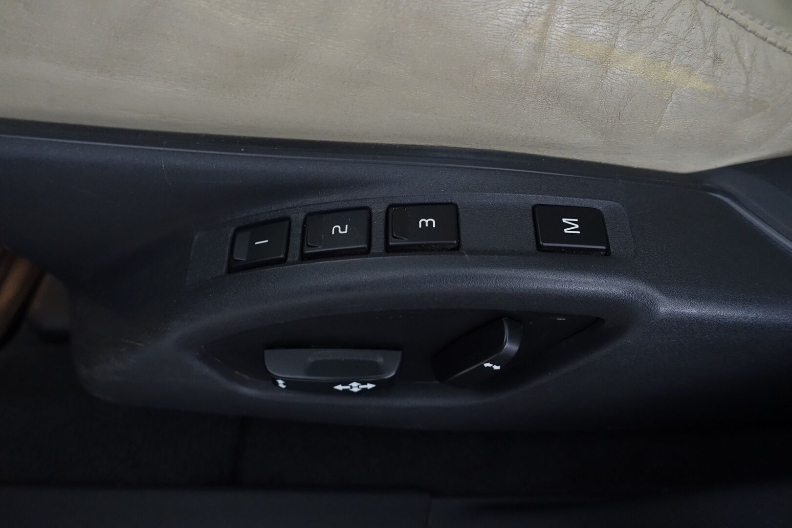 Volvo XC60 2014 D4 AWD Business Summum aut YritysOutlet - Myydään vain yrityksille! - | Facelift | Webasto | Koukku | Muistipenkit | Digimittari | Navi | City Safety | Tutkat | Kysy lisää
