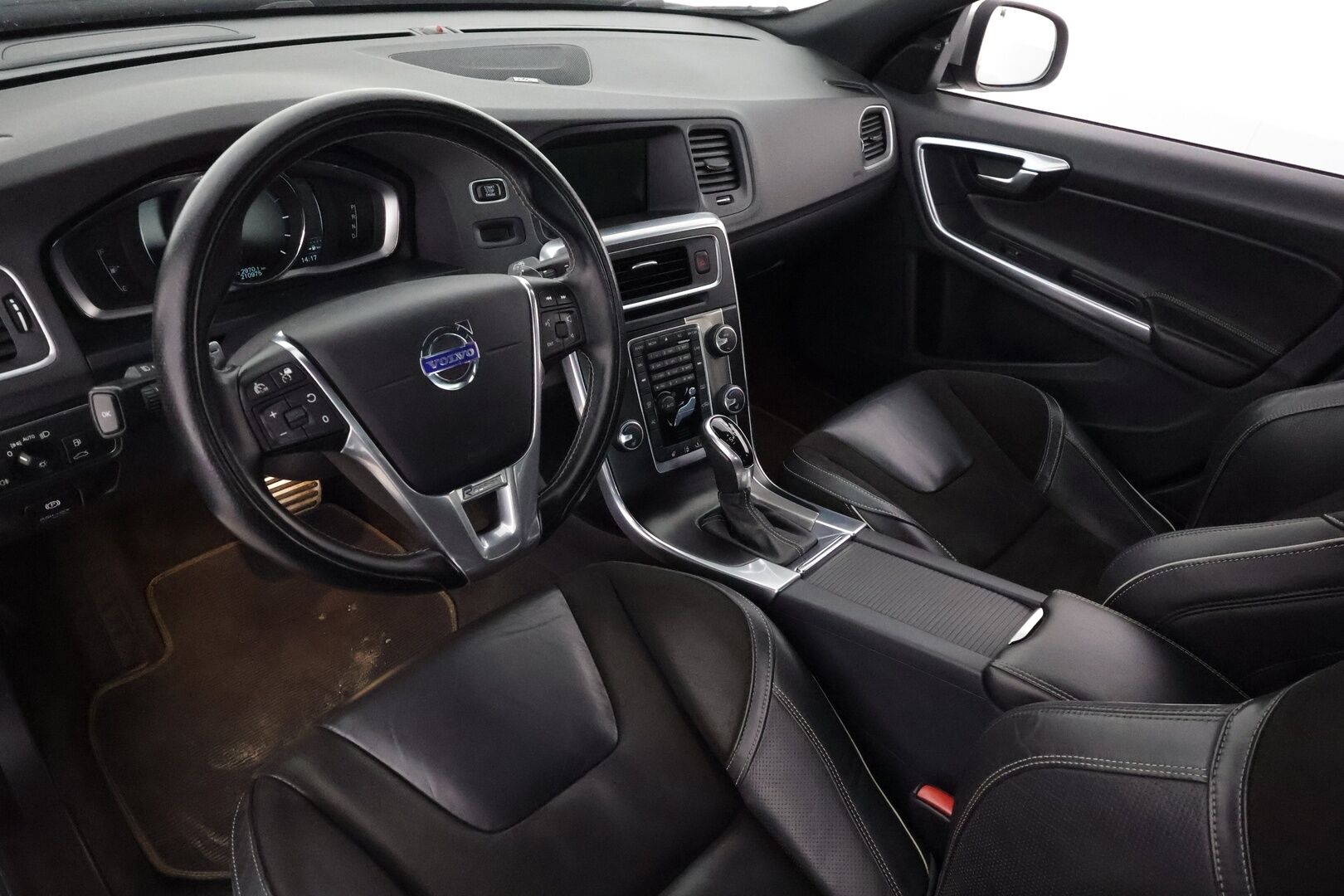 Volvo S60 2014 D5 AWD R-Design Polestar autom - 3,99 % KORKOTARJOUS TÄHÄN AUTOON - 31.5. ASTI! - Webasto / Koukku / Adapt. Vakkari / Muistipenkki / P. kamera / Premium Sound System / Kaistavahti / Navi / 2x Renkaat!