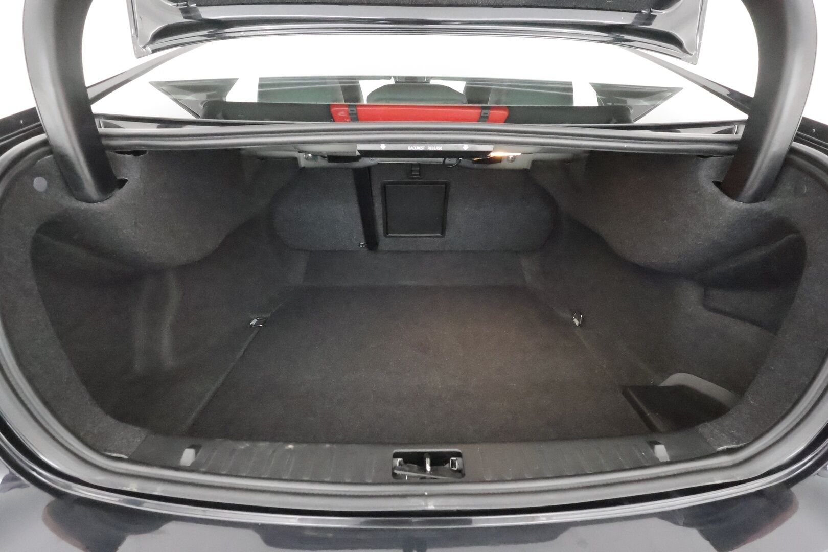 Volvo S60 2014 D5 AWD R-Design Polestar autom - 3,99 % KORKOTARJOUS TÄHÄN AUTOON - 31.5. ASTI! - Webasto / Koukku / Adapt. Vakkari / Muistipenkki / P. kamera / Premium Sound System / Kaistavahti / Navi / 2x Renkaat!