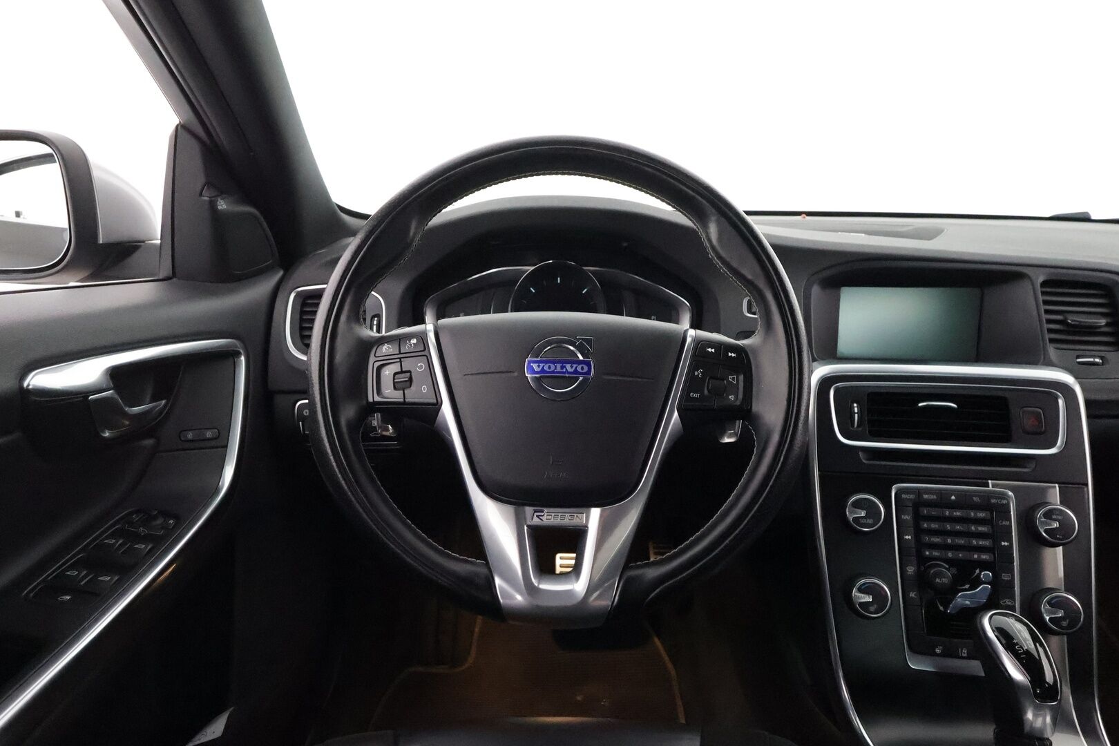 Volvo S60 2014 D5 AWD R-Design Polestar autom - 3,99 % KORKOTARJOUS TÄHÄN AUTOON - 31.5. ASTI! - Webasto / Koukku / Adapt. Vakkari / Muistipenkki / P. kamera / Premium Sound System / Kaistavahti / Navi / 2x Renkaat!