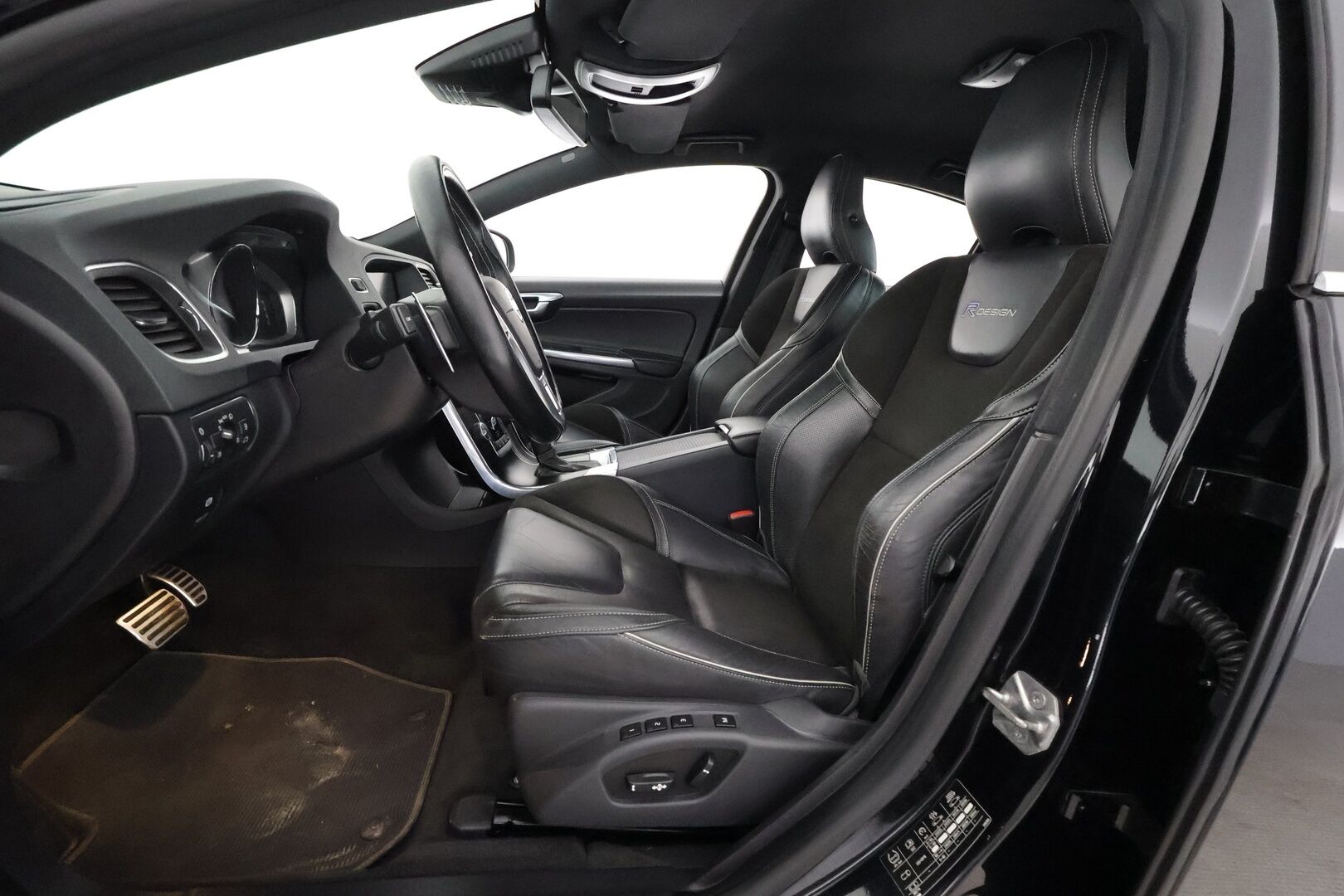 Volvo S60 2014 D5 AWD R-Design Polestar autom - 3,99 % KORKOTARJOUS TÄHÄN AUTOON - 31.5. ASTI! - Webasto / Koukku / Adapt. Vakkari / Muistipenkki / P. kamera / Premium Sound System / Kaistavahti / Navi / 2x Renkaat!