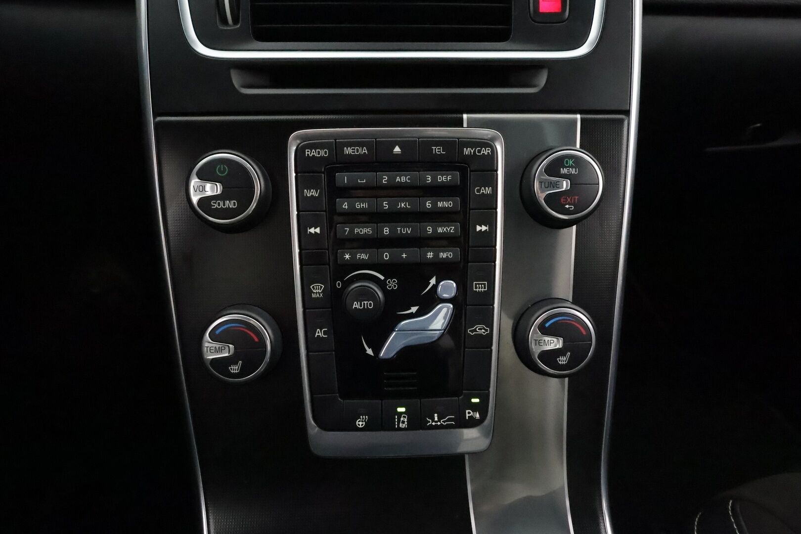 Volvo S60 2014 D5 AWD R-Design Polestar autom - 3,99 % KORKOTARJOUS TÄHÄN AUTOON - 31.5. ASTI! - Webasto / Koukku / Adapt. Vakkari / Muistipenkki / P. kamera / Premium Sound System / Kaistavahti / Navi / 2x Renkaat!