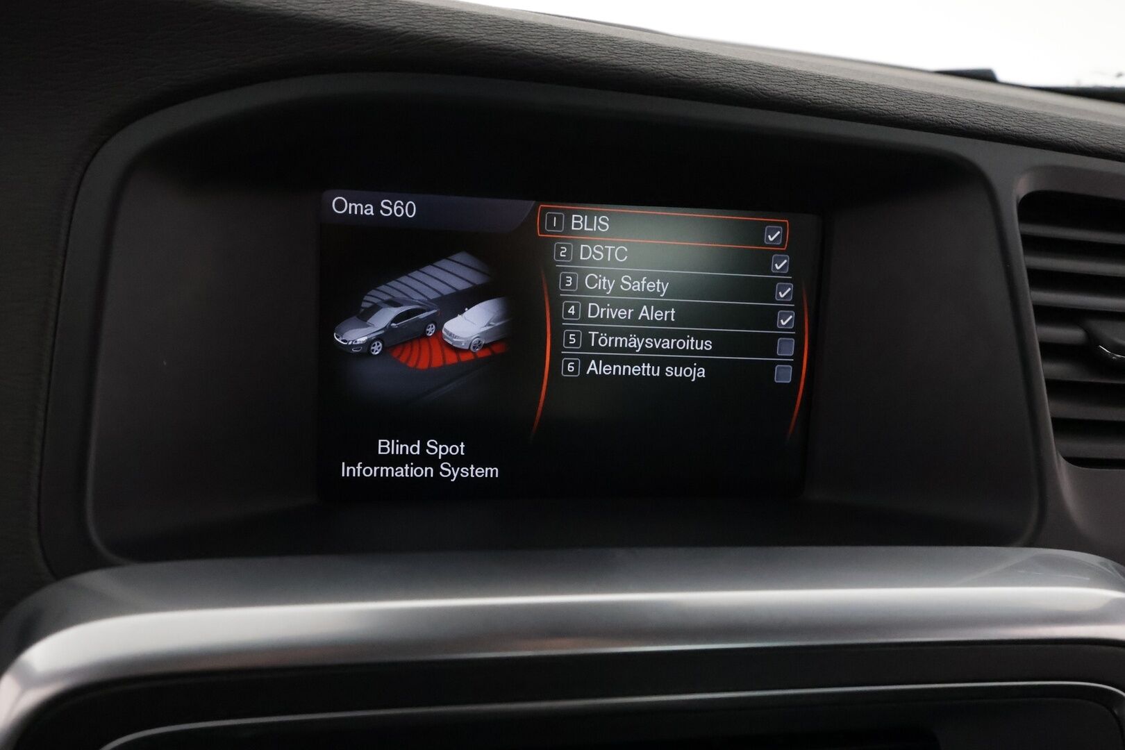 Volvo S60 2014 D5 AWD R-Design Polestar autom - 3,99 % KORKOTARJOUS TÄHÄN AUTOON - 31.5. ASTI! - Webasto / Koukku / Adapt. Vakkari / Muistipenkki / P. kamera / Premium Sound System / Kaistavahti / Navi / 2x Renkaat!