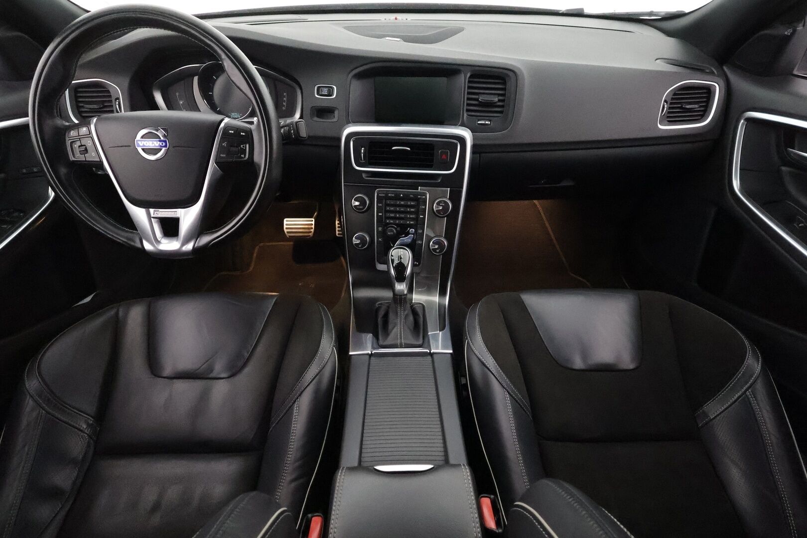 Volvo S60 2014 D5 AWD R-Design Polestar autom - 3,99 % KORKOTARJOUS TÄHÄN AUTOON - 31.5. ASTI! - Webasto / Koukku / Adapt. Vakkari / Muistipenkki / P. kamera / Premium Sound System / Kaistavahti / Navi / 2x Renkaat!