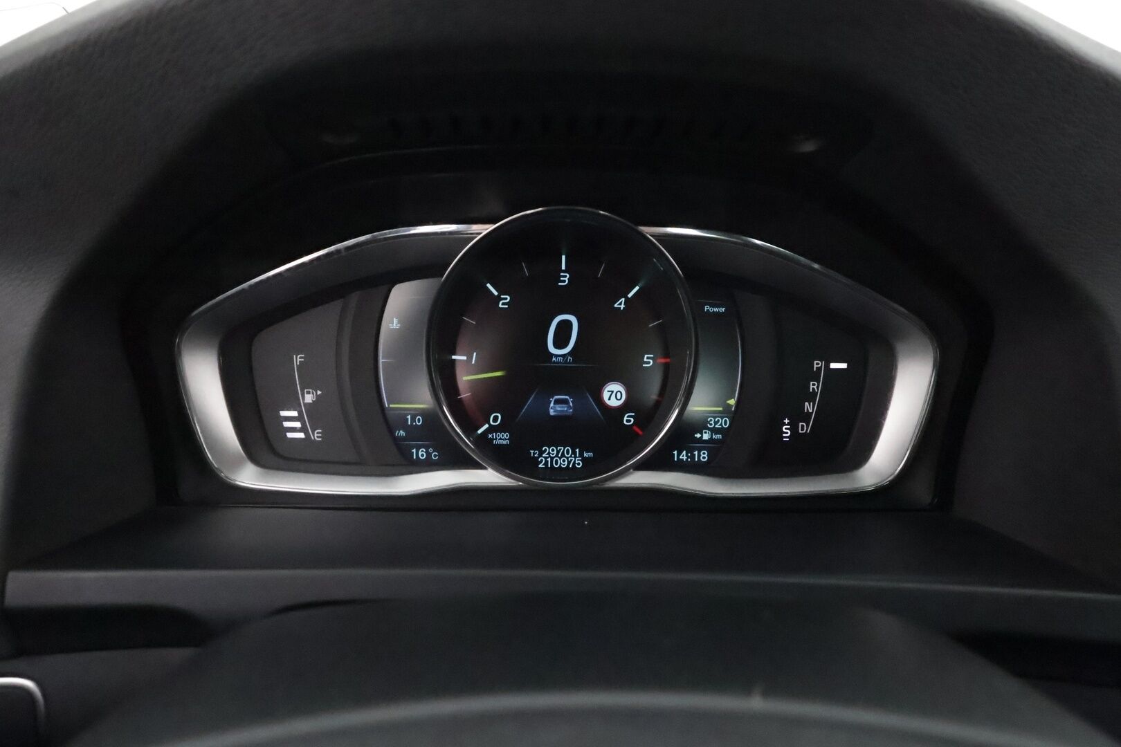 Volvo S60 2014 D5 AWD R-Design Polestar autom - 3,99 % KORKOTARJOUS TÄHÄN AUTOON - 31.5. ASTI! - Webasto / Koukku / Adapt. Vakkari / Muistipenkki / P. kamera / Premium Sound System / Kaistavahti / Navi / 2x Renkaat!