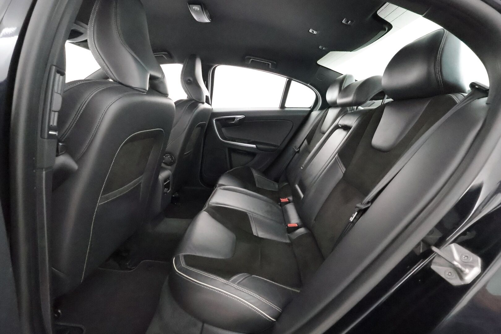 Volvo S60 2014 D5 AWD R-Design Polestar autom - 3,99 % KORKOTARJOUS TÄHÄN AUTOON - 31.5. ASTI! - Webasto / Koukku / Adapt. Vakkari / Muistipenkki / P. kamera / Premium Sound System / Kaistavahti / Navi / 2x Renkaat!