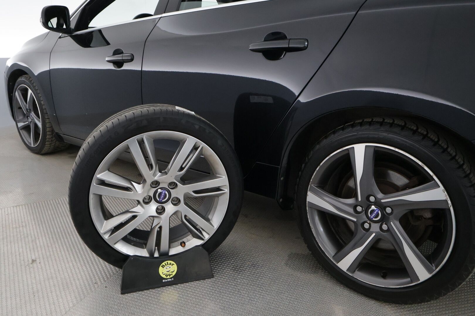 Volvo S60 2014 D5 AWD R-Design Polestar autom - 3,99 % KORKOTARJOUS TÄHÄN AUTOON - 31.5. ASTI! - Webasto / Koukku / Adapt. Vakkari / Muistipenkki / P. kamera / Premium Sound System / Kaistavahti / Navi / 2x Renkaat!