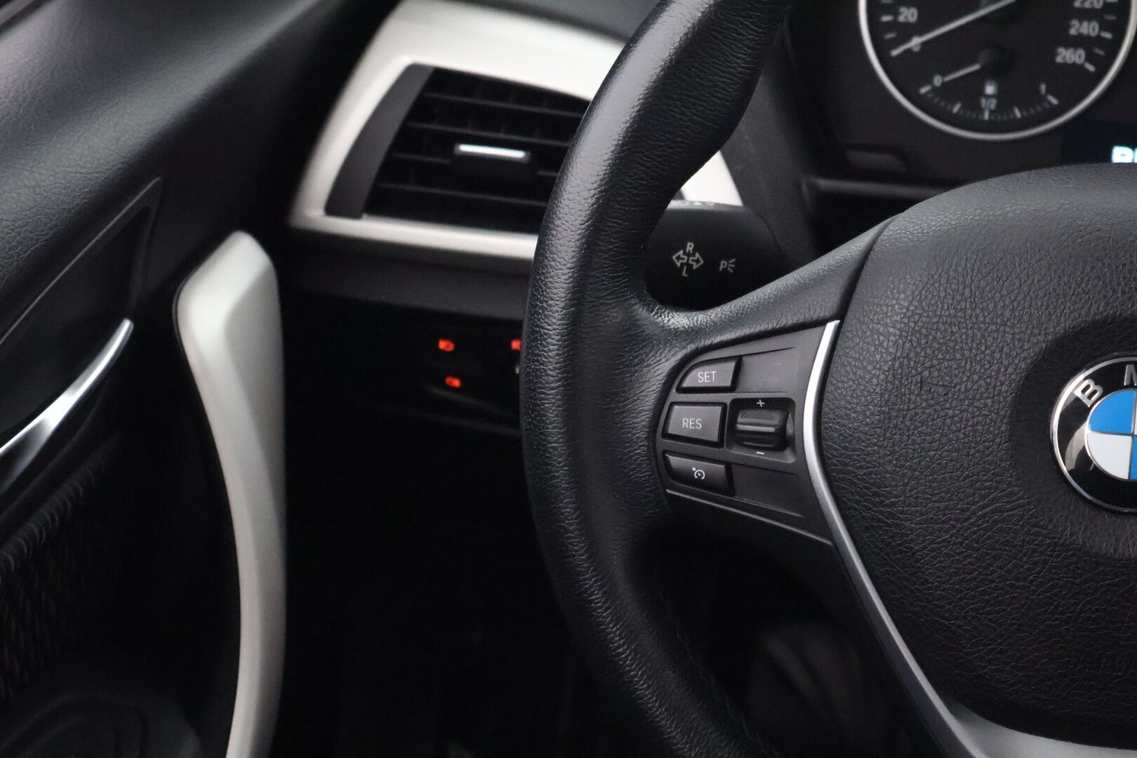 BMW 116 2013 F20 Hatchback 116i TwinPower Turbo A Business Automatic - Suomiauto / Vakkari / Lohkolämmitin / Xenon / Peruutustutka / Keyless / Huippusiisti!