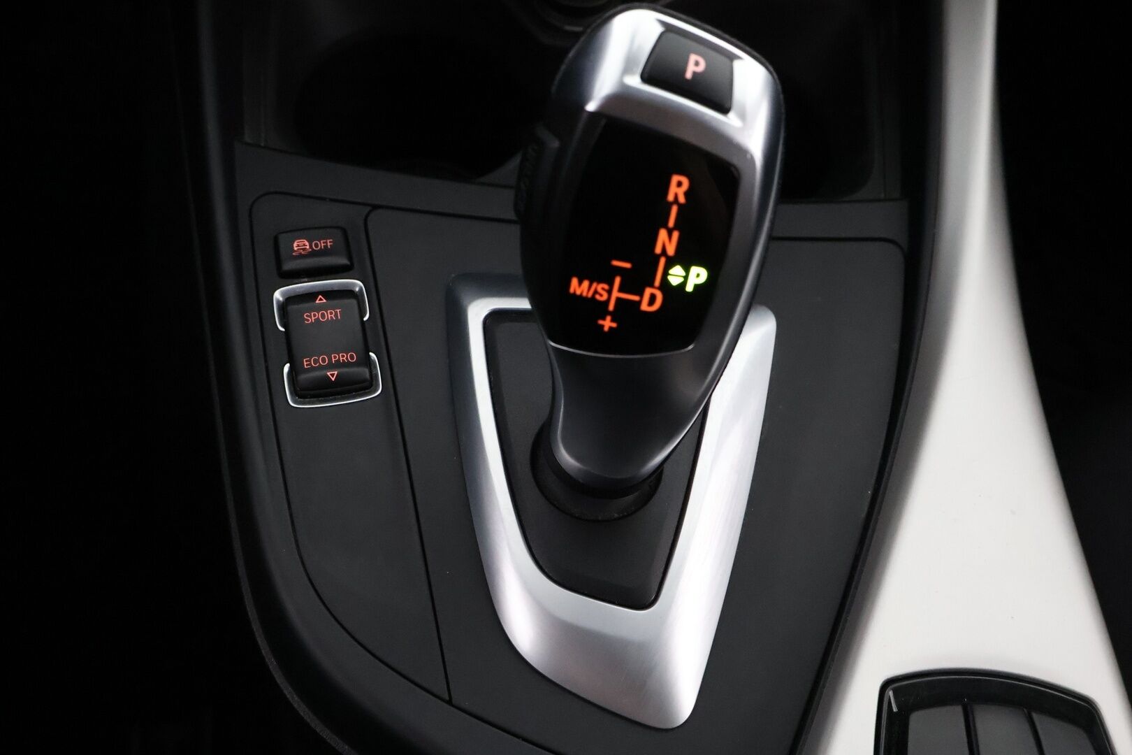 BMW 116 2013 F20 Hatchback 116i TwinPower Turbo A Business Automatic - Suomiauto / Vakkari / Lohkolämmitin / Xenon / Peruutustutka / Keyless / Huippusiisti!
