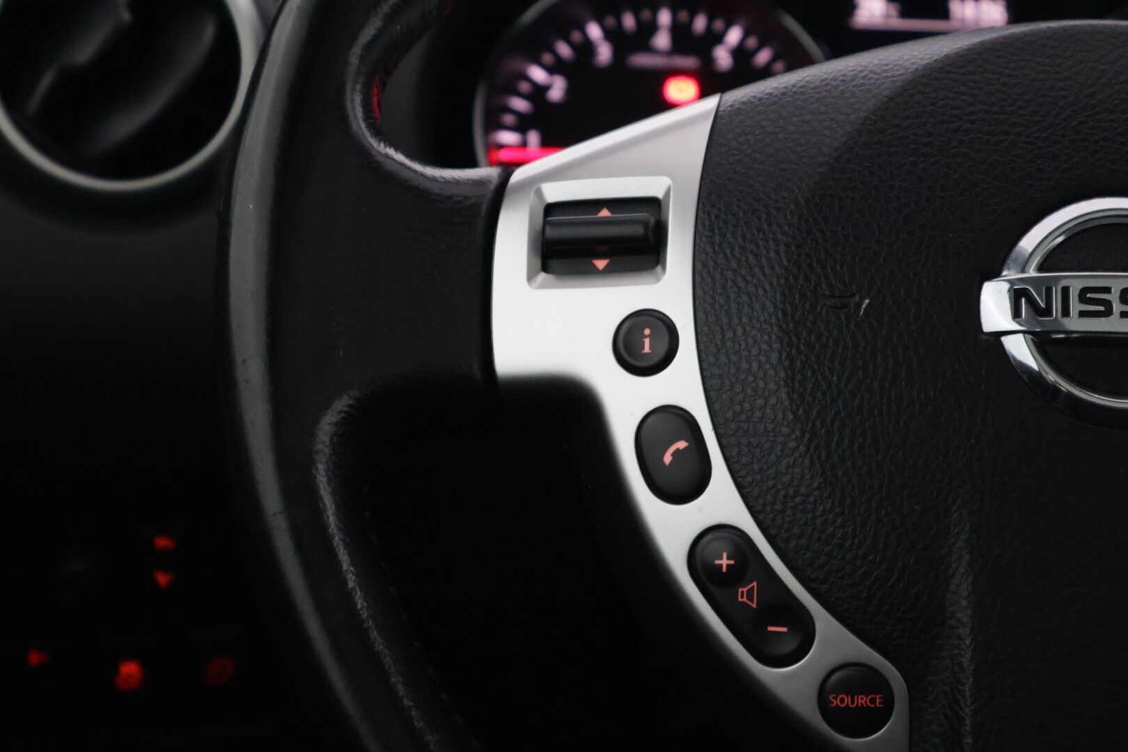 Nissan Qashqai 2013 1,6L Stop / Start System Style 360** Panorama / Cruise / 360 kamerat** - Huollettu hyvin / teknisesti kunnossa!
