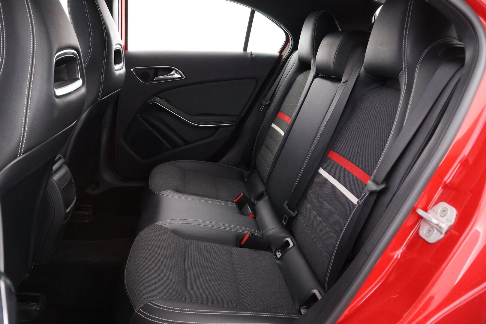 Mercedes-Benz A 2013 180 BE Premium Business - Suomiauto | Vakkari | Lohkolämmitin | Vetokoukku | Puolinahat | P-tutka | Juuri saapunut!