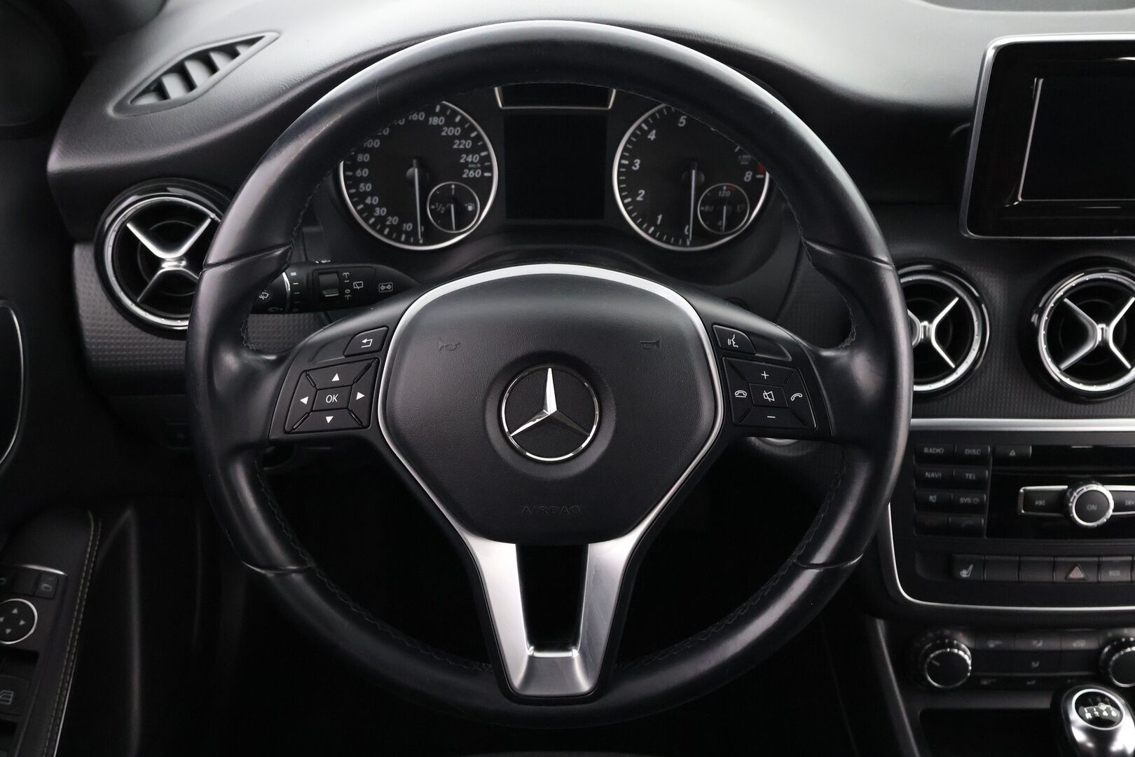 Mercedes-Benz A 2013 180 BE Premium Business - Suomiauto | Vakkari | Lohkolämmitin | Vetokoukku | Puolinahat | P-tutka | Juuri saapunut!