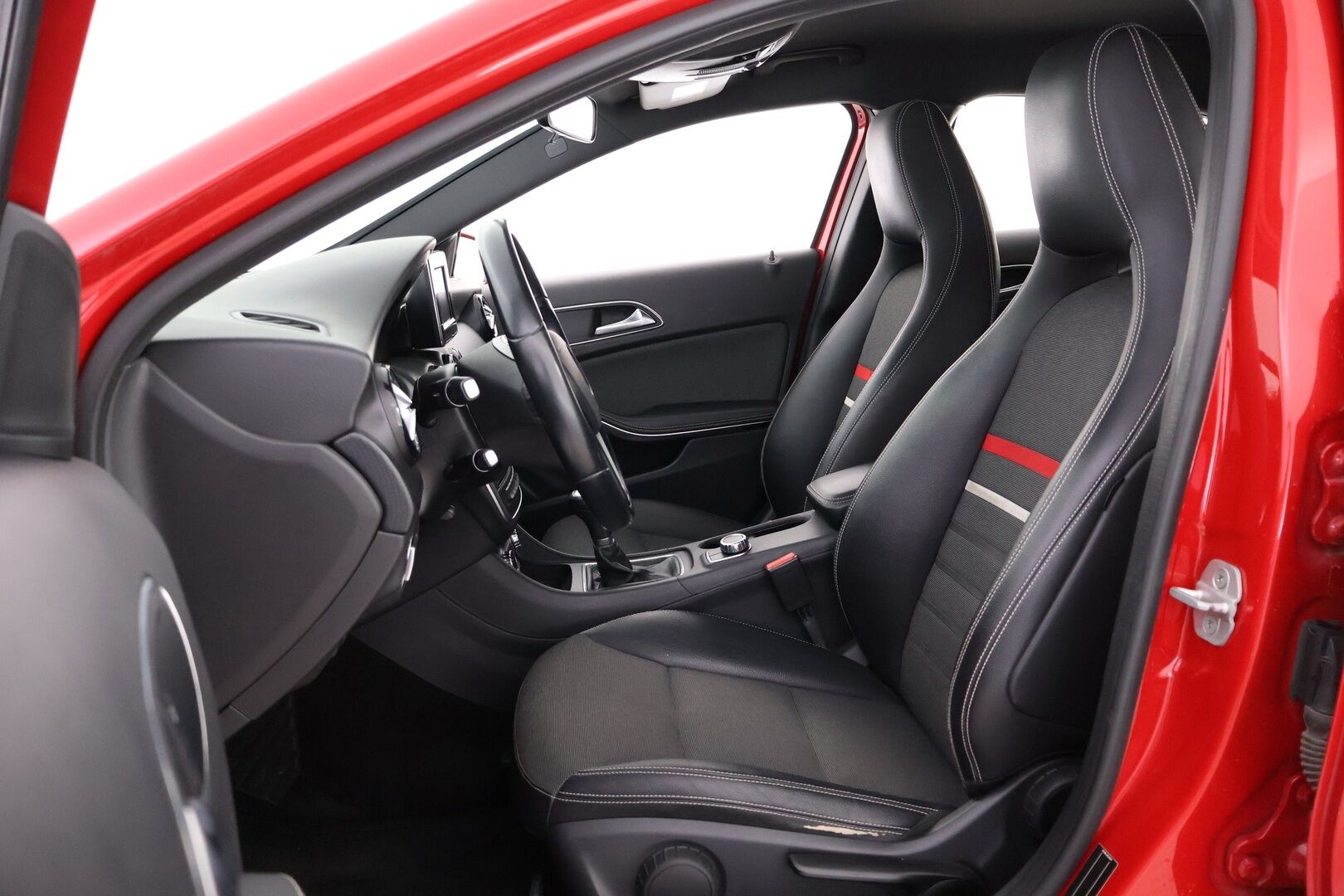 Mercedes-Benz A 2013 180 BE Premium Business - Suomiauto | Vakkari | Lohkolämmitin | Vetokoukku | Puolinahat | P-tutka | Juuri saapunut!