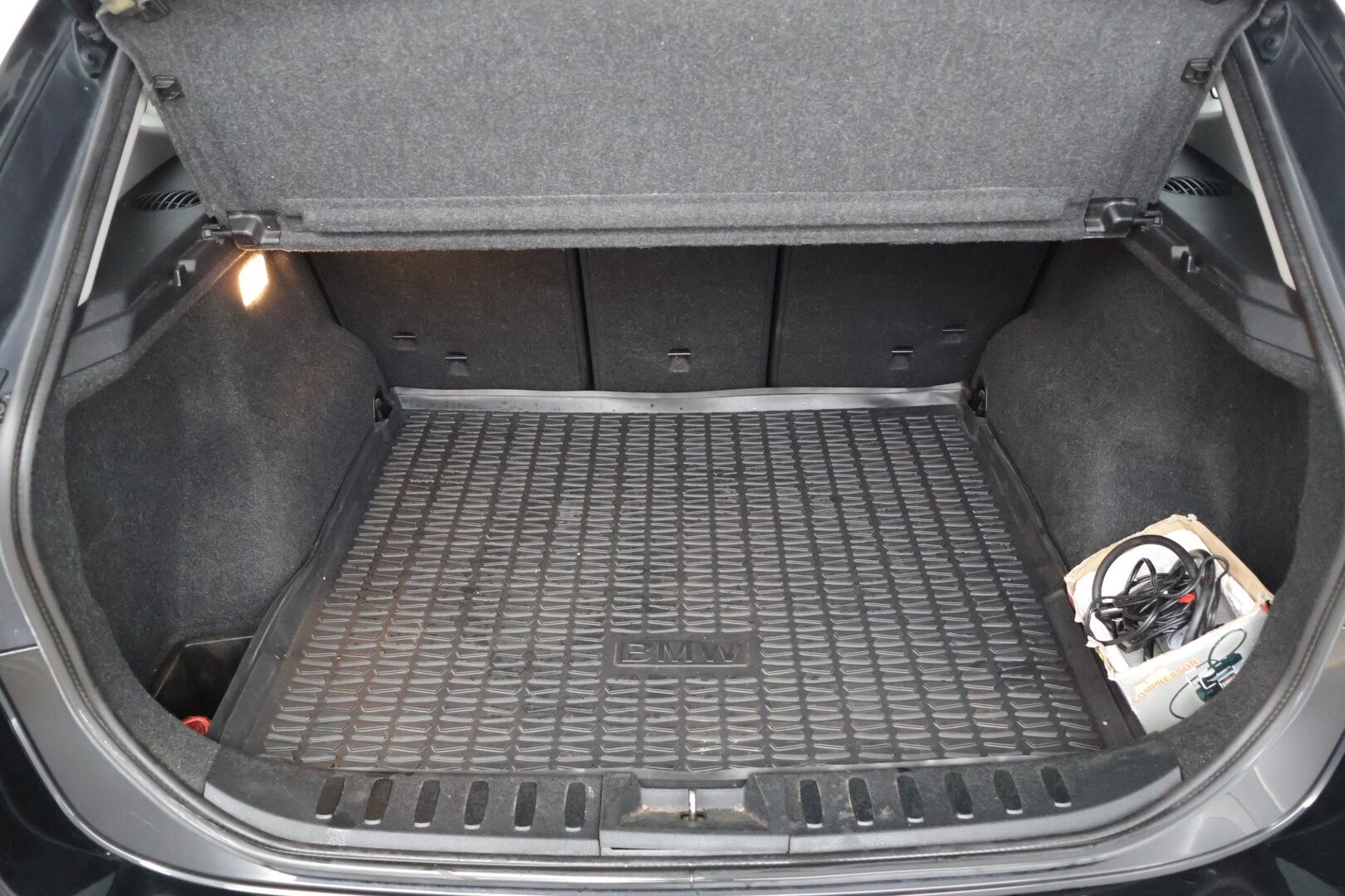 BMW X1 2014 E84 xDrive18d ** Sporttipenkit / Koukku** - Kahdet renkaat / Huoltokirja
