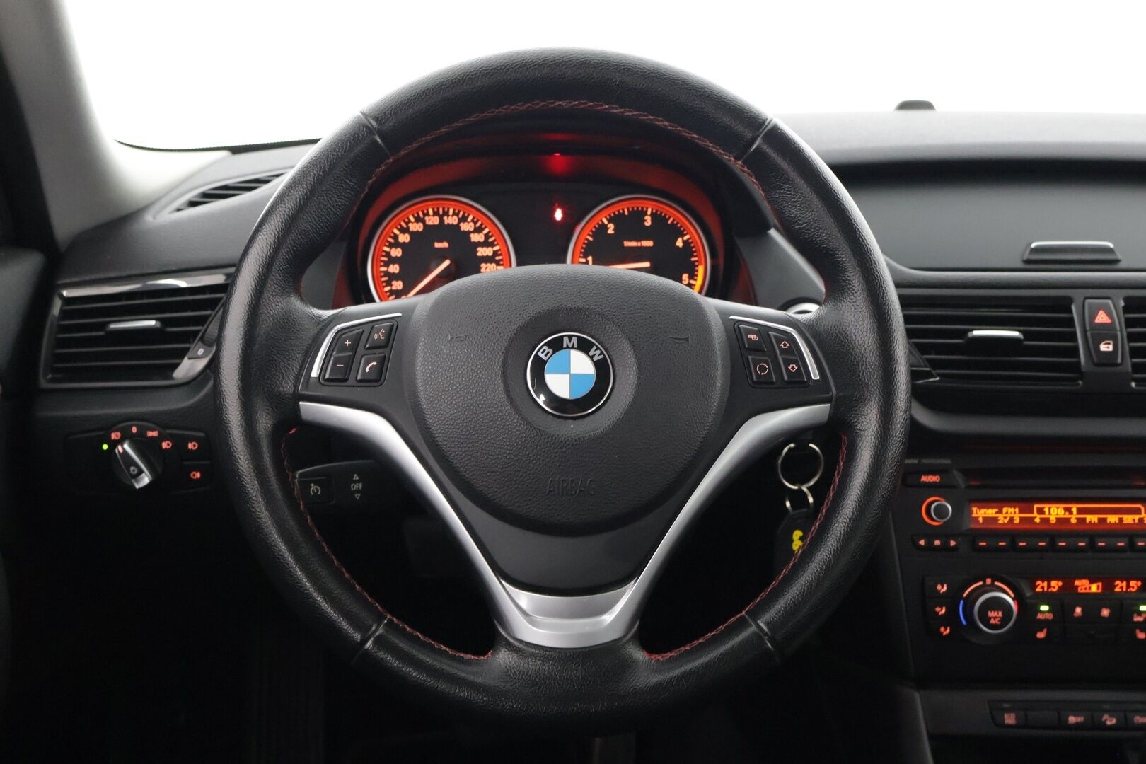 BMW X1 2014 E84 xDrive18d ** Sporttipenkit / Koukku** - Kahdet renkaat / Huoltokirja