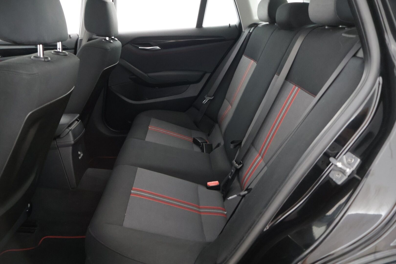 BMW X1 2014 E84 xDrive18d ** Sporttipenkit / Koukku** - Kahdet renkaat / Huoltokirja