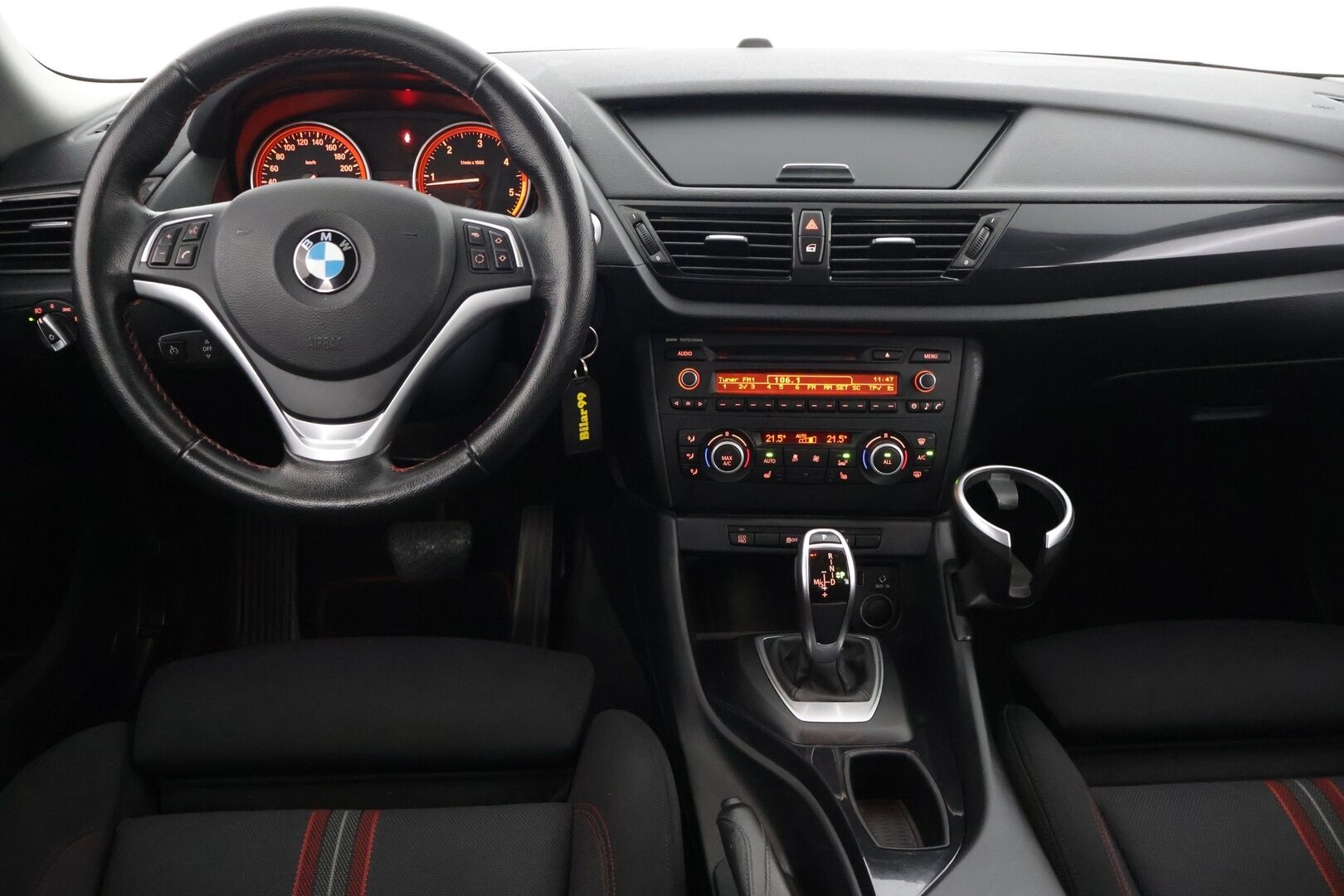 BMW X1 2014 E84 xDrive18d ** Sporttipenkit / Koukku** - Kahdet renkaat / Huoltokirja