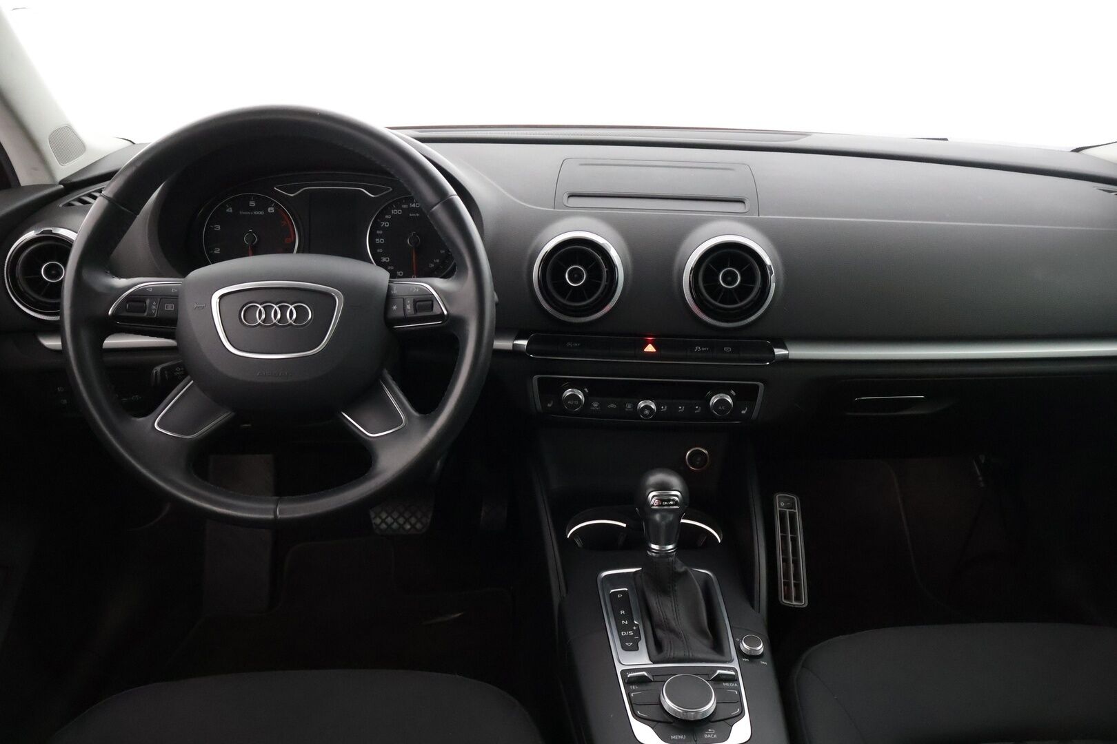 Audi A3 2013 Sedan Business 1,4 TFSI COD 103 kW S tronic * Vakkari / Sisätilanlämmitin / Tutka * - * Juuri huollettu sekä katsastettu / Näyttävä *