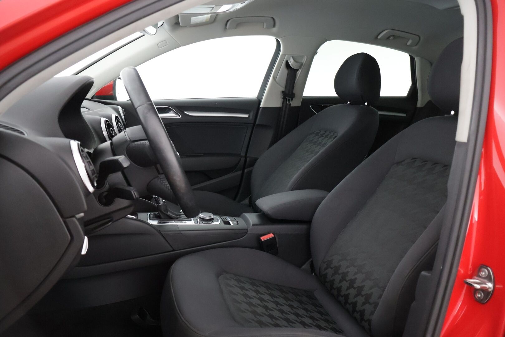 Audi A3 2013 Sedan Business 1,4 TFSI COD 103 kW S tronic * Vakkari / Sisätilanlämmitin / Tutka * - * Juuri huollettu sekä katsastettu / Näyttävä *
