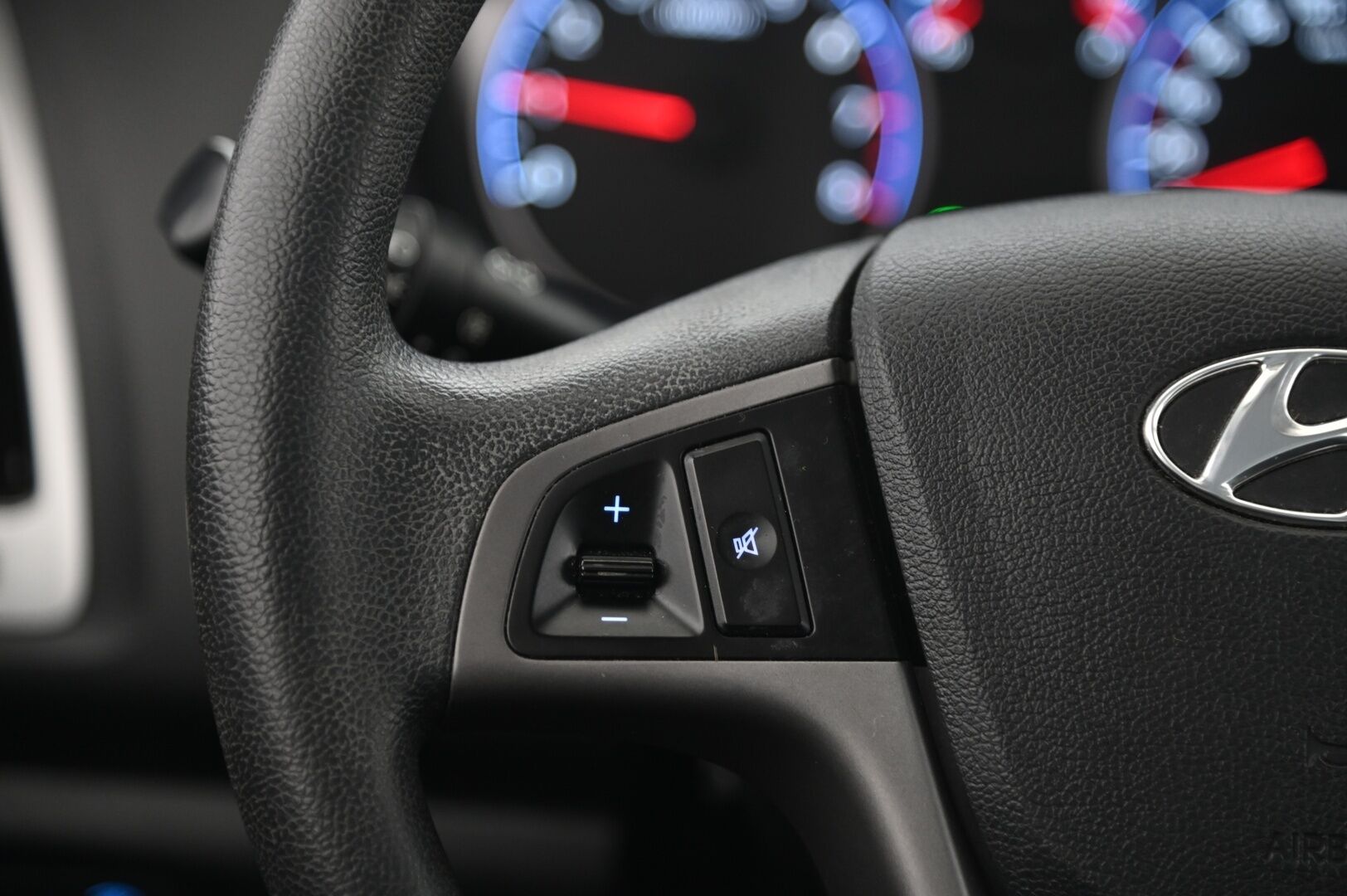 Hyundai i20 5d 2014 1,2 5MT Classic * Lohkolämmitin / Sisätilanlämmitin / Suomi-Auto / 2x Renkaat vanteilla* - Passion Red värityksellä oleva siisti yksilö! 