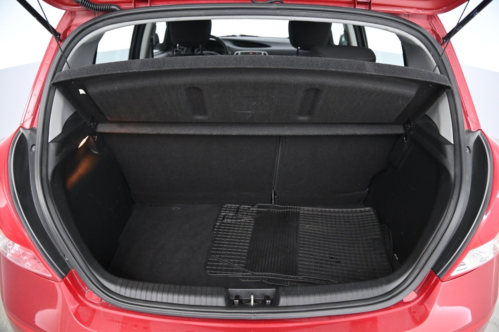 Hyundai i20 5d 2014 1,2 5MT Classic * Lohkolämmitin / Sisätilanlämmitin / Suomi-Auto / 2x Renkaat vanteilla* - Passion Red värityksellä oleva siisti yksilö! 