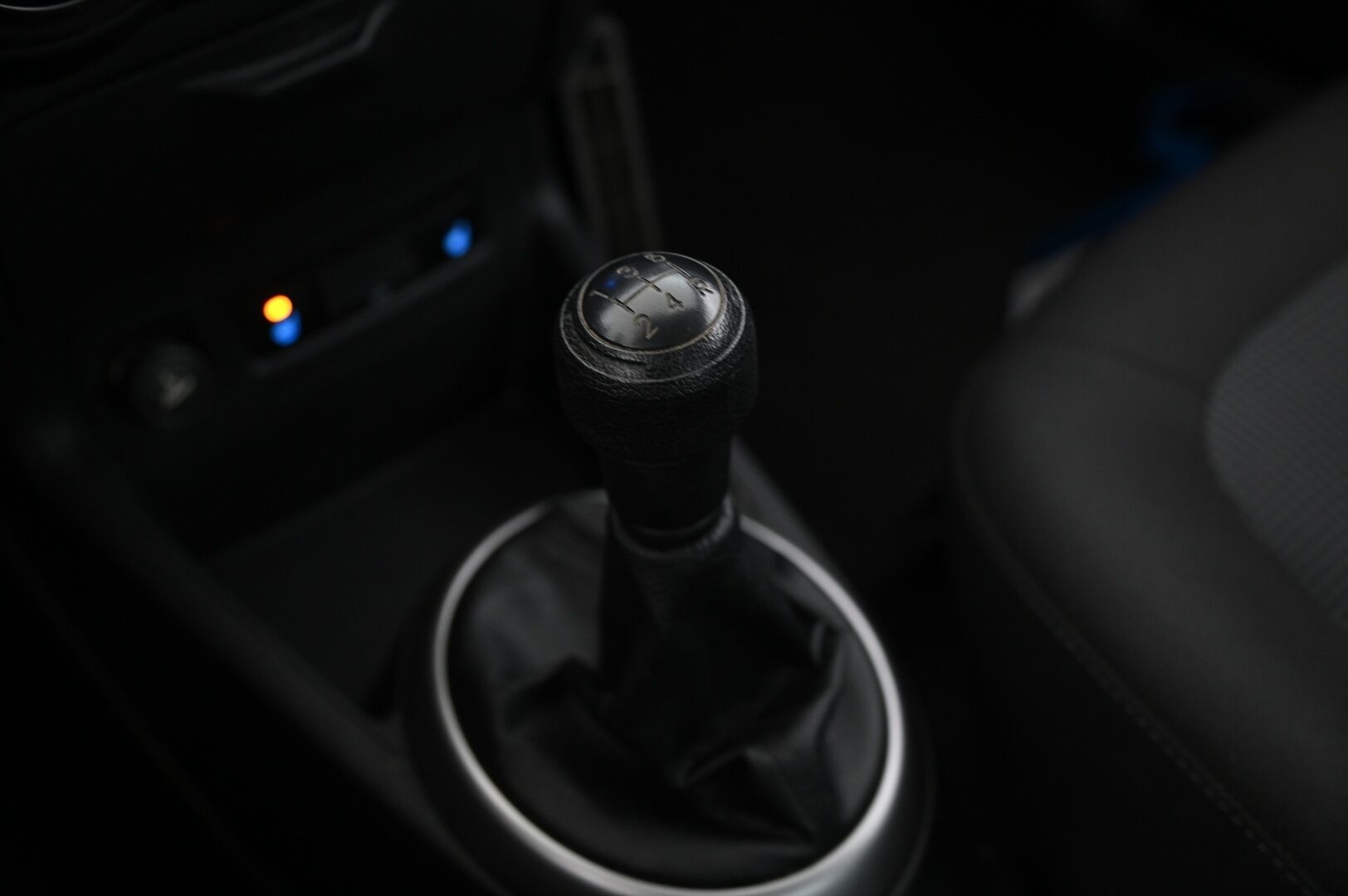 Hyundai i20 5d 2014 1,2 5MT Classic * Lohkolämmitin / Sisätilanlämmitin / Suomi-Auto / 2x Renkaat vanteilla* - Passion Red värityksellä oleva siisti yksilö! 