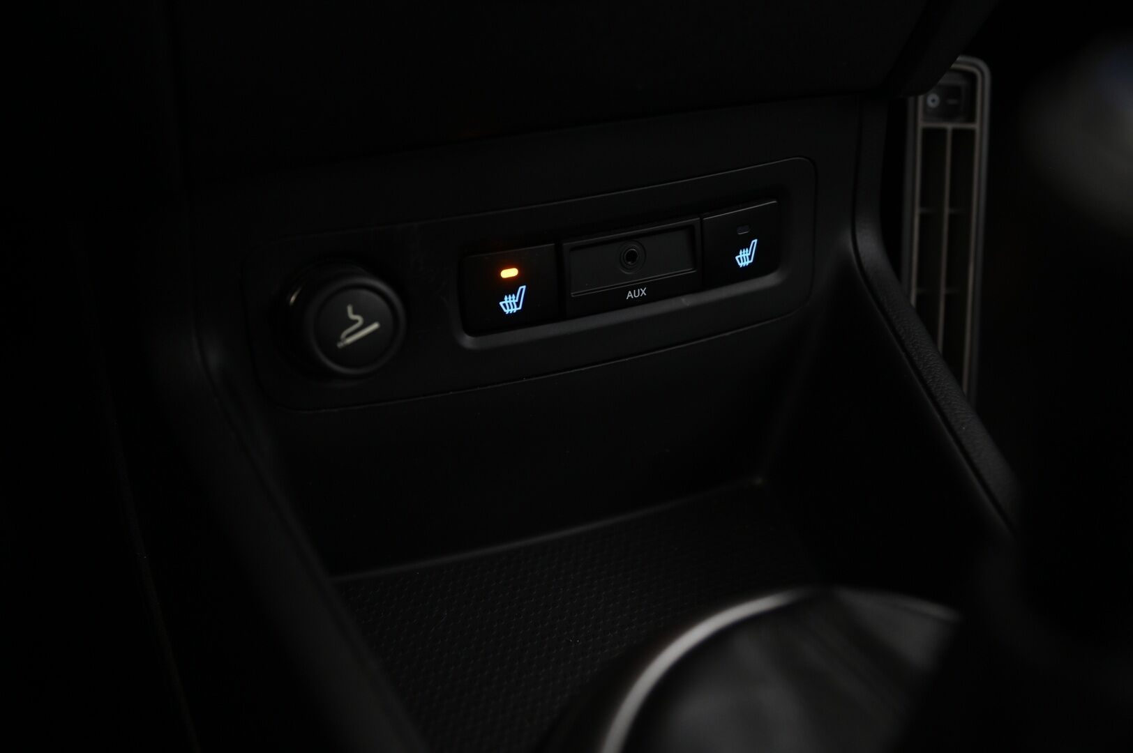 Hyundai i20 5d 2014 1,2 5MT Classic * Lohkolämmitin / Sisätilanlämmitin / Suomi-Auto / 2x Renkaat vanteilla* - Passion Red värityksellä oleva siisti yksilö! 