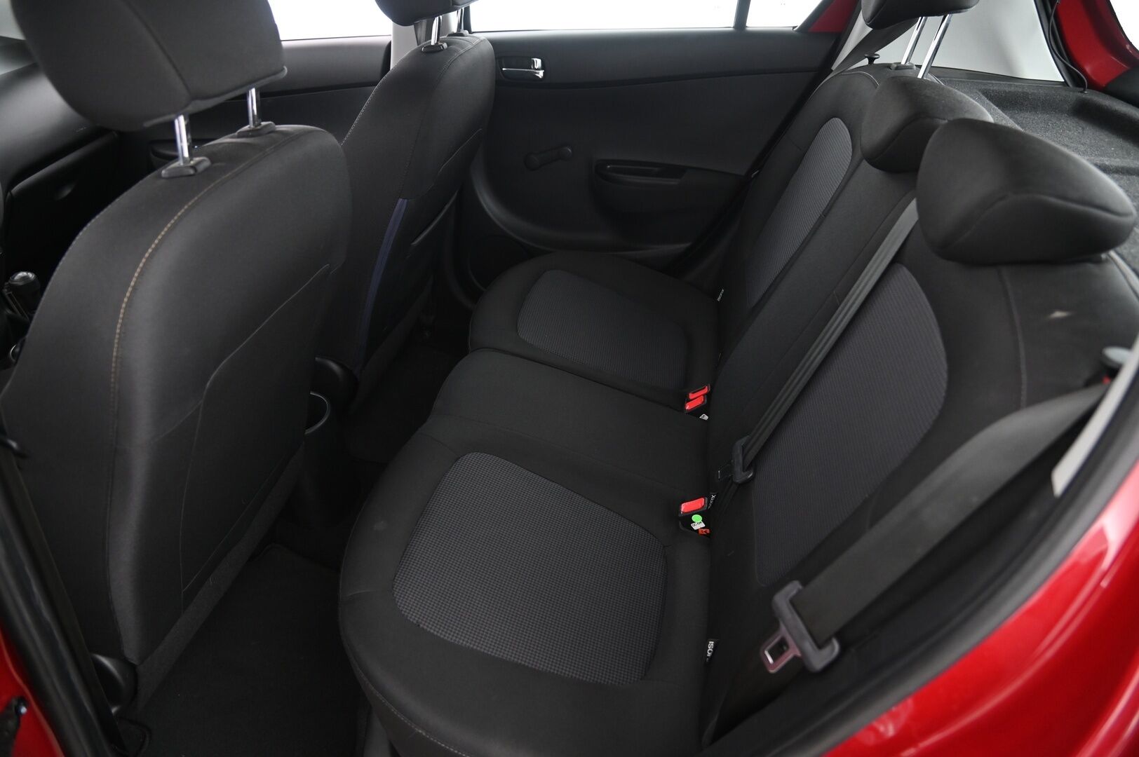 Hyundai i20 5d 2014 1,2 5MT Classic * Lohkolämmitin / Sisätilanlämmitin / Suomi-Auto / 2x Renkaat vanteilla* - Passion Red värityksellä oleva siisti yksilö! 