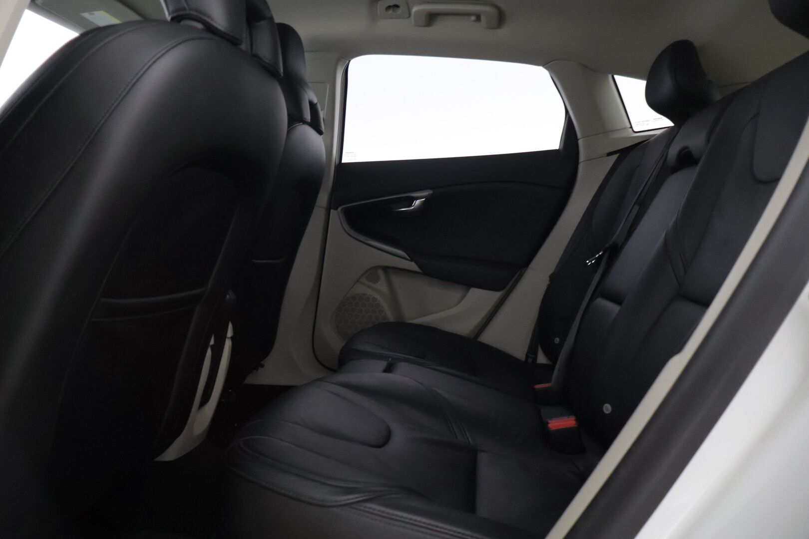 Volvo V40 2013 D2 Business * Suomiauto / Digimittaristo / Webasto / Nahkasisusta / Tutkat takana / Bluetooth * - Huollettu 216tkm kohdalla / Hihna vaihdettu 197tkm 01/2024 / Kahdet renkaat vanteilla, talveksi nastat