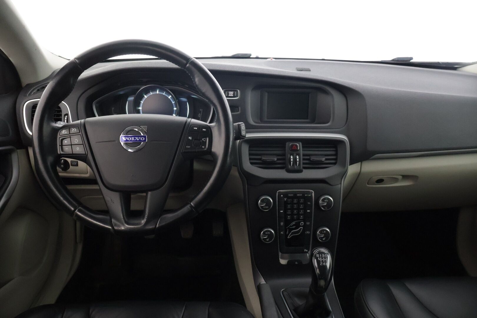 Volvo V40 2013 D2 Business * Suomiauto / Digimittaristo / Webasto / Nahkasisusta / Tutkat takana / Bluetooth * - Huollettu 216tkm kohdalla / Hihna vaihdettu 197tkm 01/2024 / Kahdet renkaat vanteilla, talveksi nastat