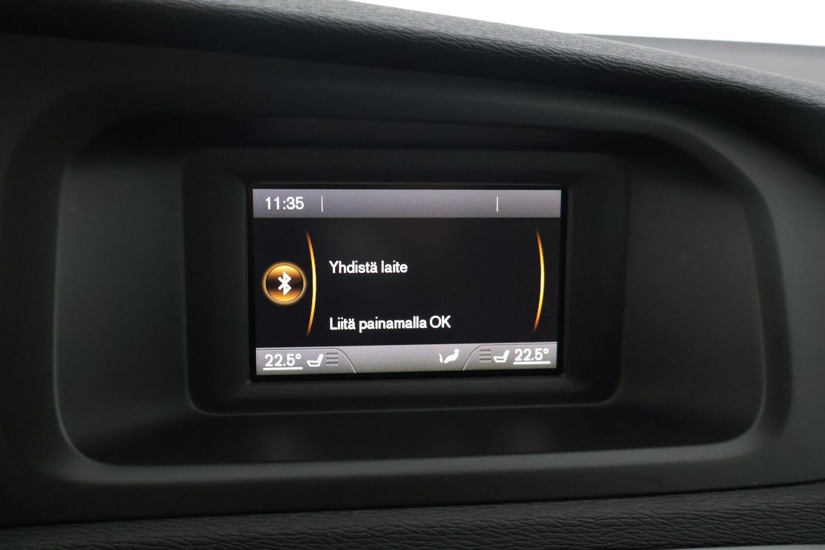 Volvo V40 2013 D2 Business * Suomiauto / Digimittaristo / Webasto / Nahkasisusta / Tutkat takana / Bluetooth * - Huollettu 216tkm kohdalla / Hihna vaihdettu 197tkm 01/2024 / Kahdet renkaat vanteilla, talveksi nastat