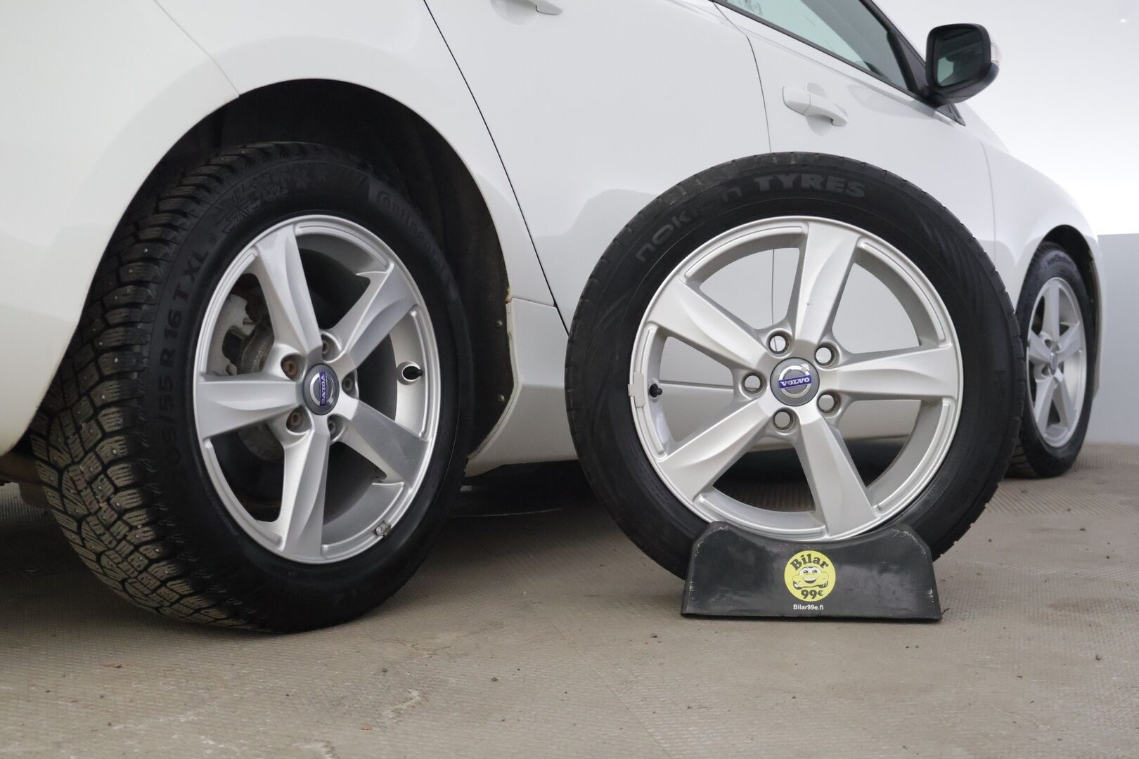 Volvo V40 2013 D2 Business * Suomiauto / Digimittaristo / Webasto / Nahkasisusta / Tutkat takana / Bluetooth * - Huollettu 216tkm kohdalla / Hihna vaihdettu 197tkm 01/2024 / Kahdet renkaat vanteilla, talveksi nastat