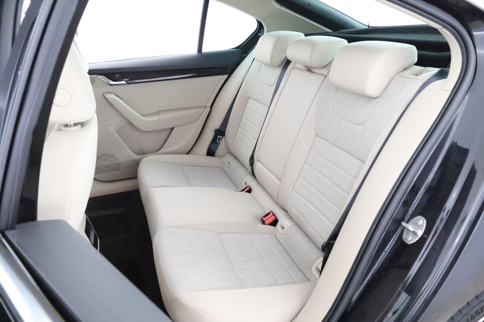 Skoda Octavia 2014 2,0 TDI Elegance DSG Autom. - Suomiauto / Webasto / Vetokoukku / Vakkari / Xenon / Juuri saapunut!
