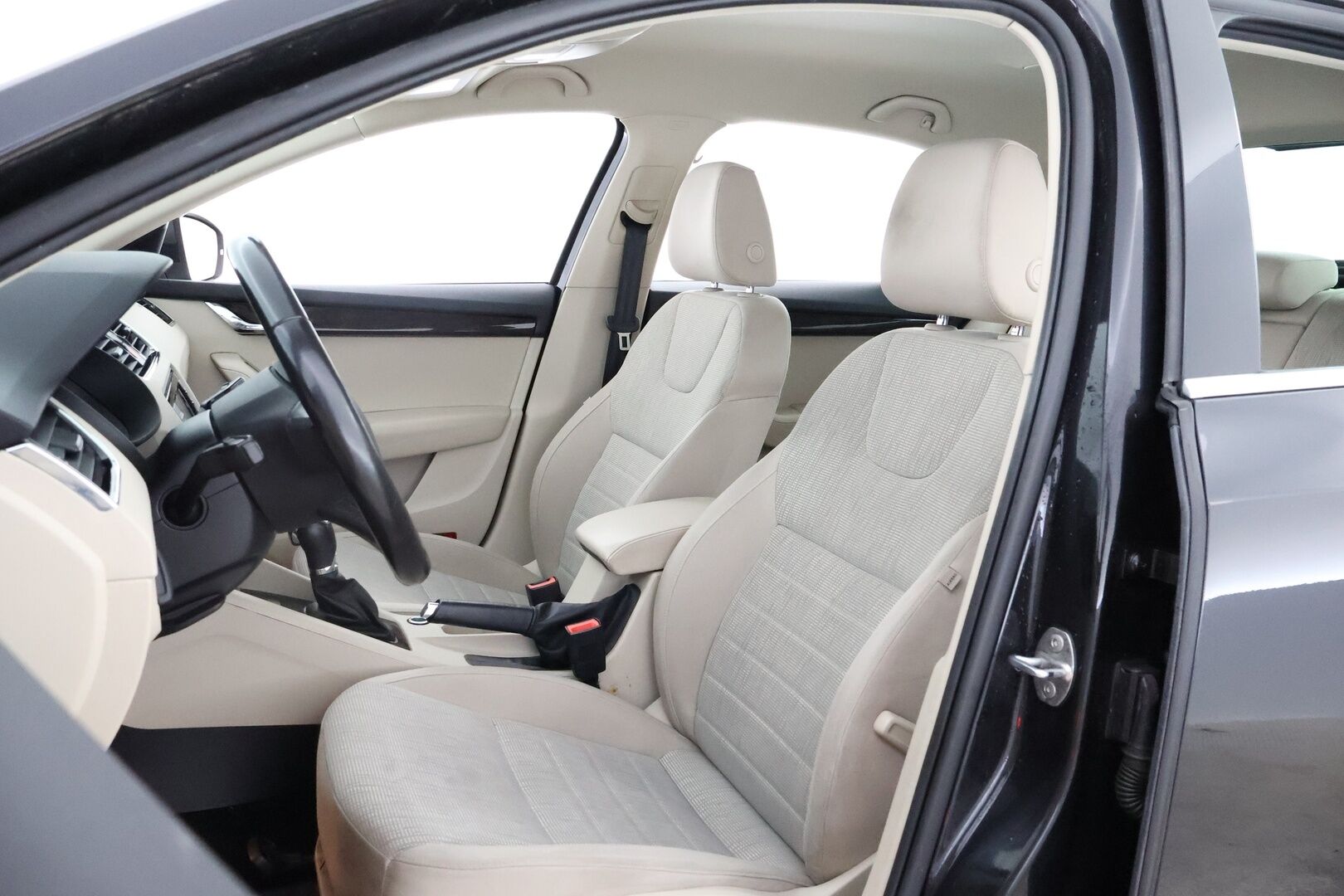Skoda Octavia 2014 2,0 TDI Elegance DSG Autom. - Suomiauto / Webasto / Vetokoukku / Vakkari / Xenon / Juuri saapunut!
